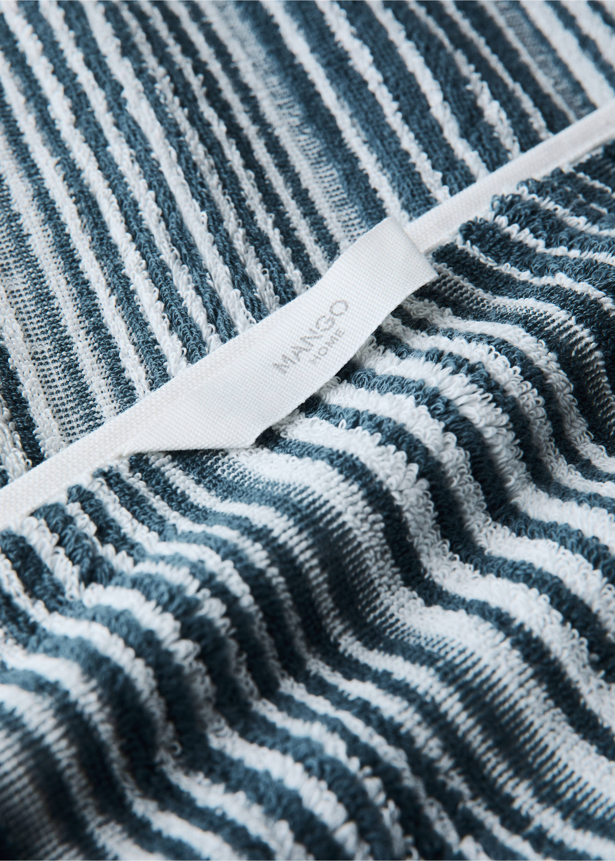 Cotton washbasin towel with stripes - Details of the article 1, Blue. Ref: 37002953-00.