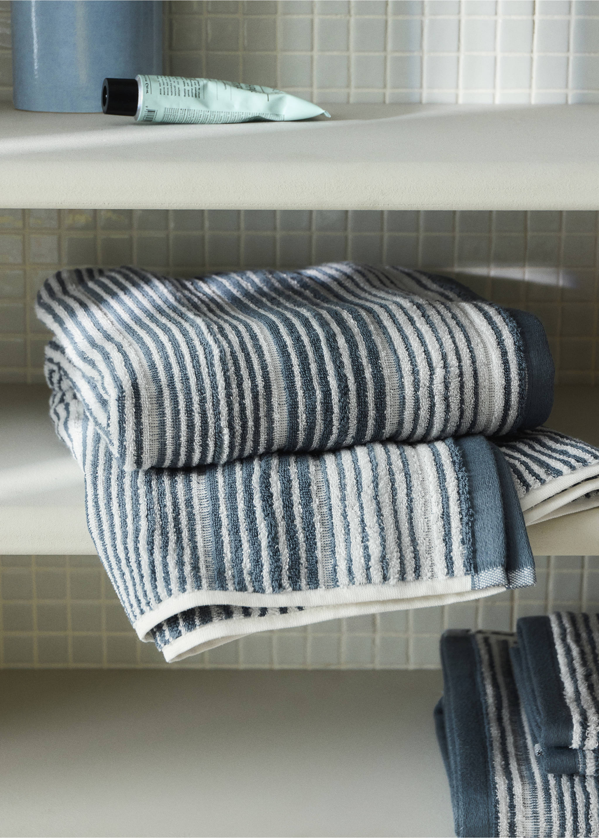 Cotton terry bath towel with striped design - General plane, Blue. Ref: 37002954-00.