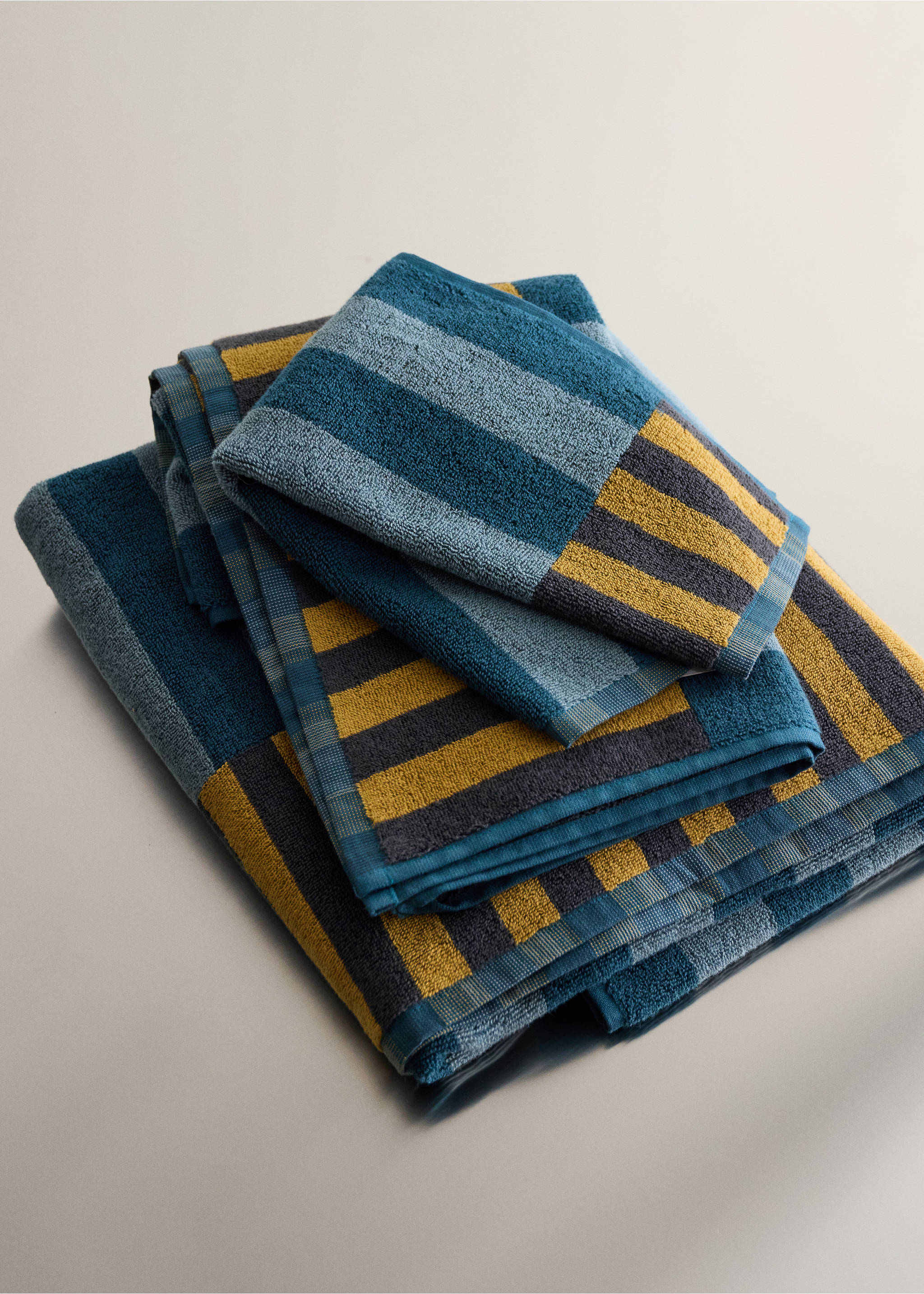 Multicoloured striped cotton bath towel - General plane, Blue. Ref: 37002957-00.