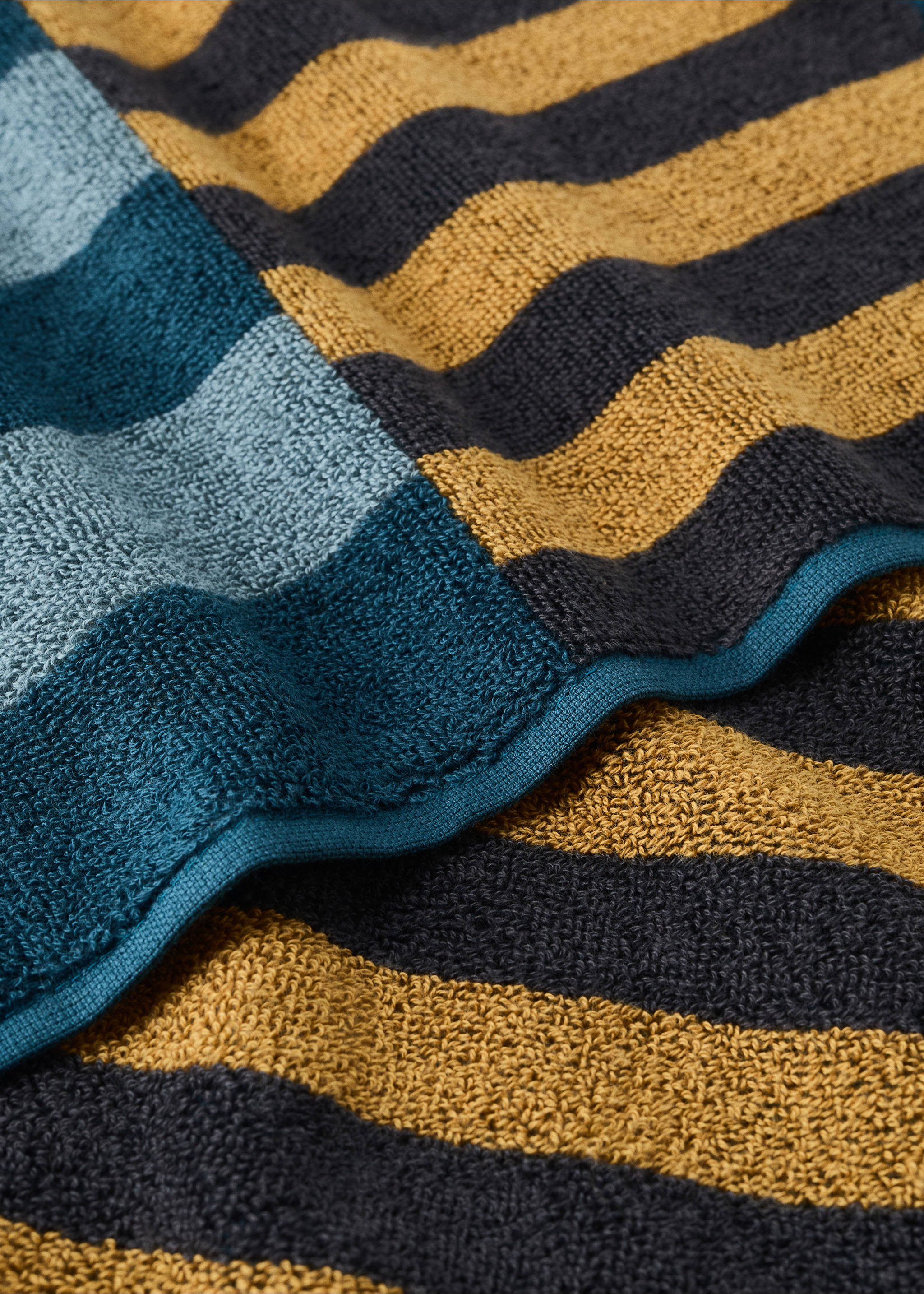 Multicoloured striped cotton bath towel - Details of the article 1, Blue. Ref: 37002957-00.