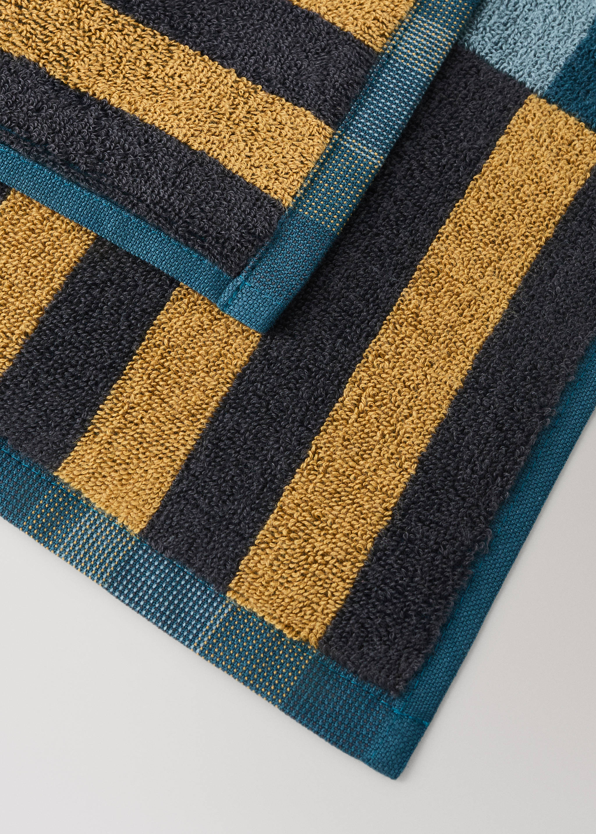 Multicoloured striped cotton bath towel - Details of the article 2