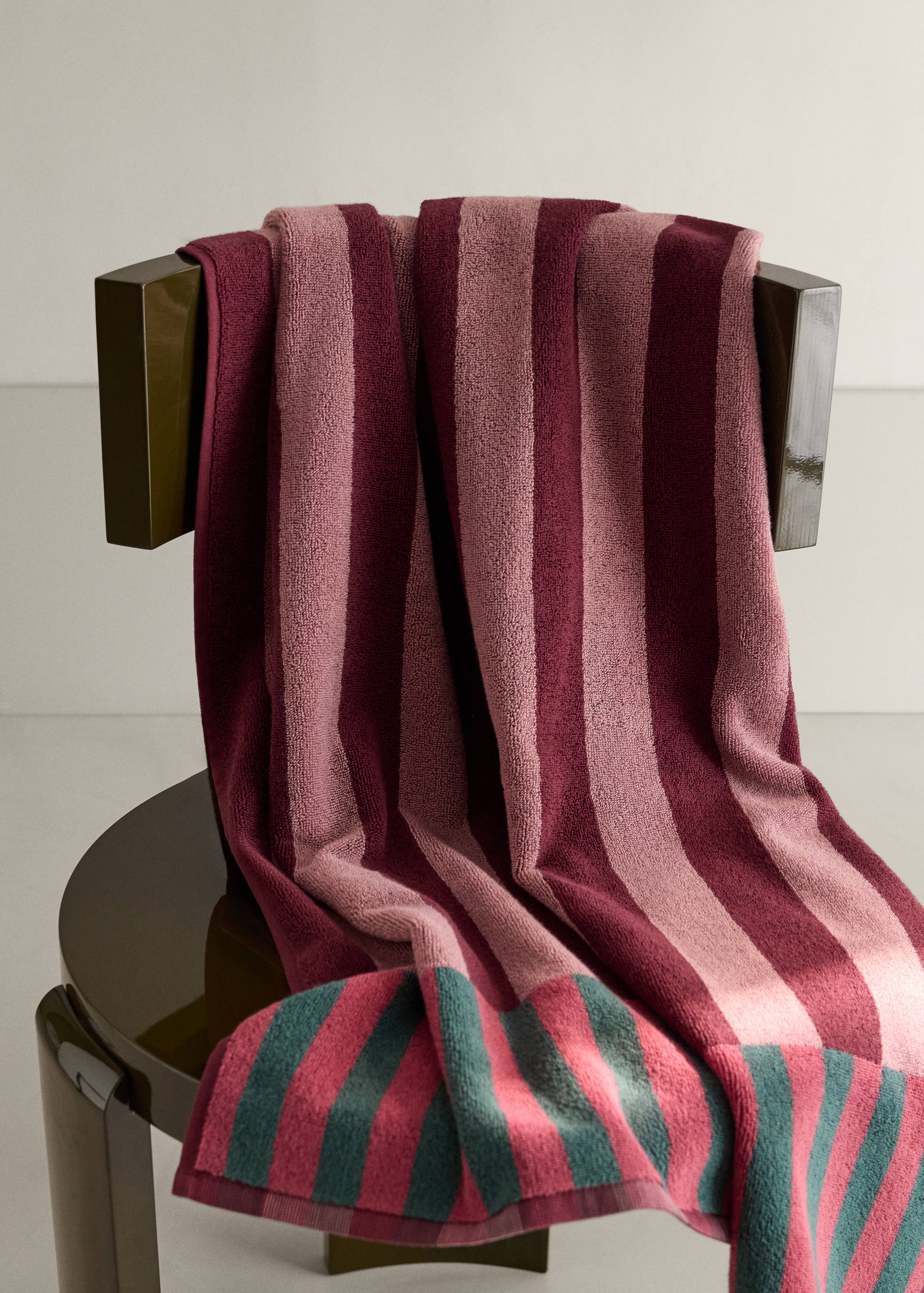 Multicoloured striped cotton bath towel - General plane