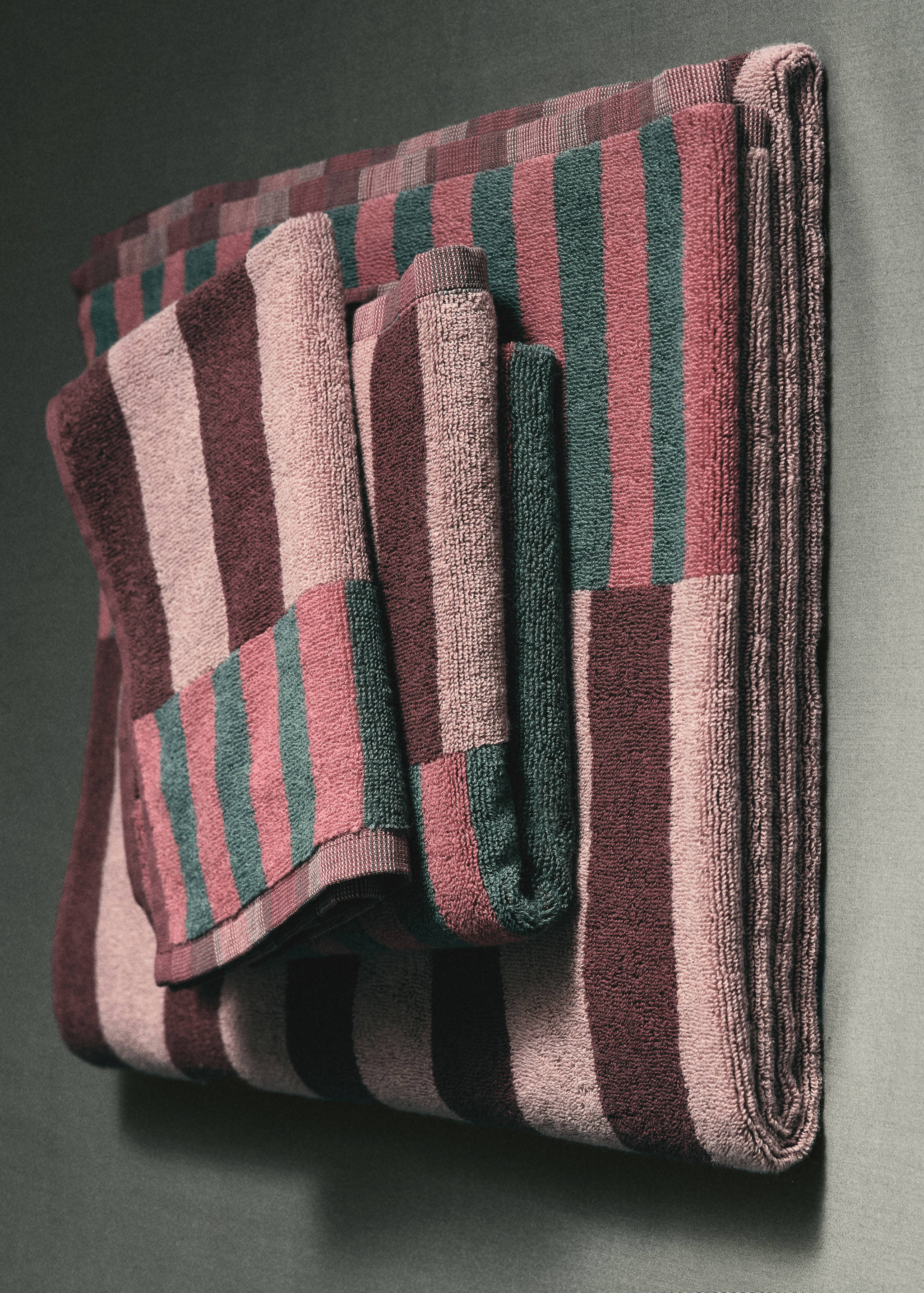 Multicoloured striped cotton bath towel - Details of the article 7
