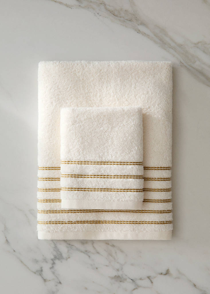 Cotton washbasin towel with contrast detail