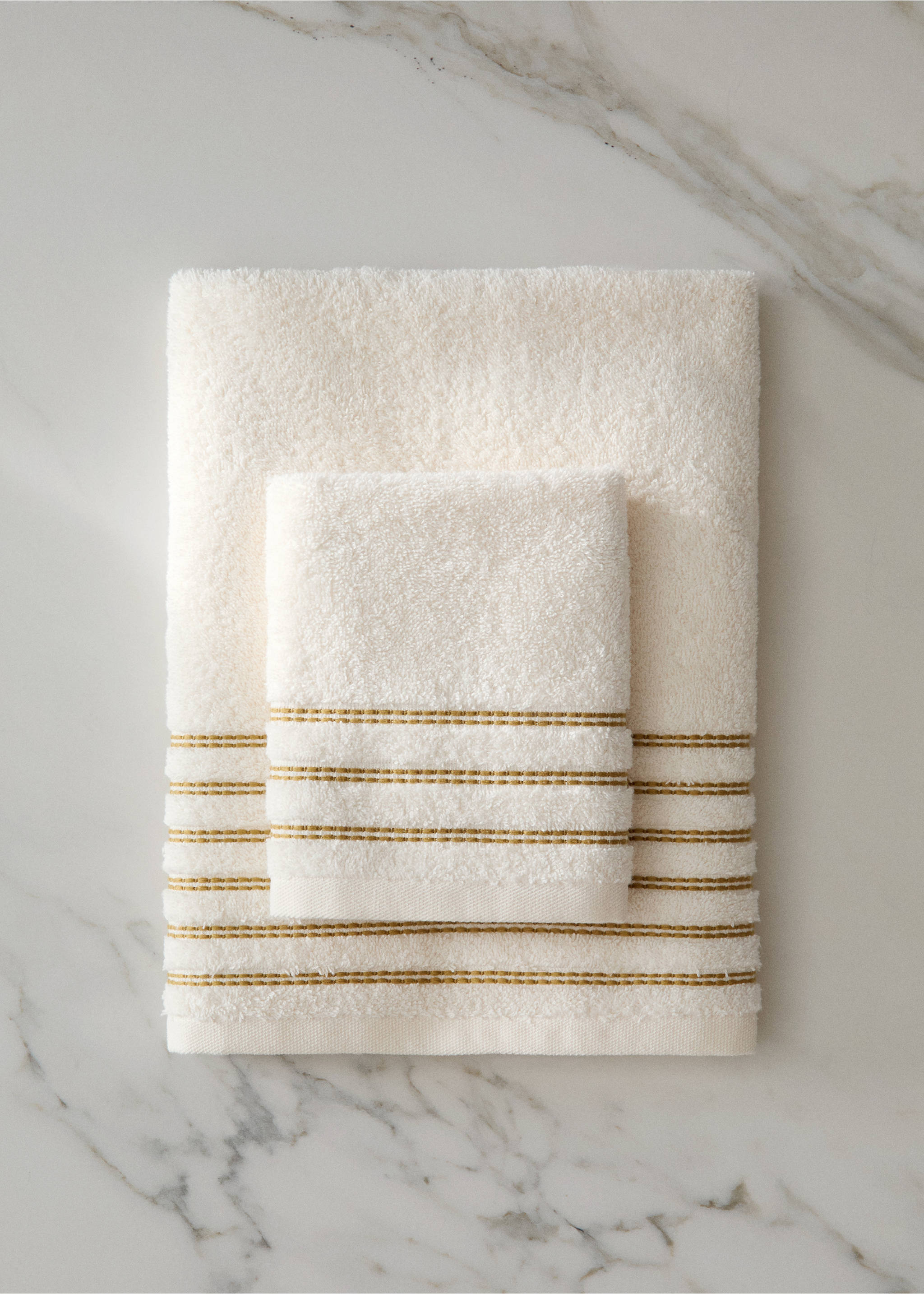Cotton washbasin towel with contrast detail - General plane, Off White. Ref: 37002960-00.