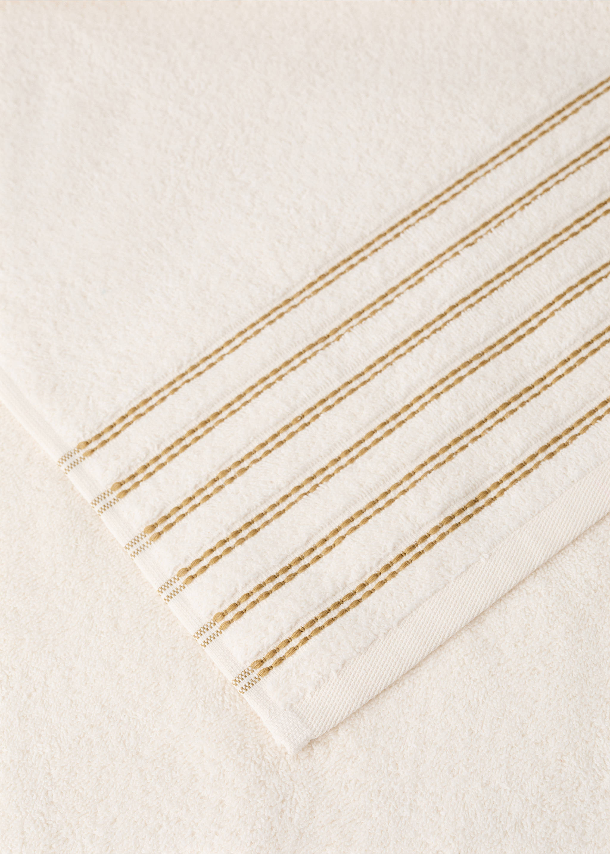 Cotton washbasin towel with contrast detail - Details of the article 2, Off White. Ref: 37002960-00.