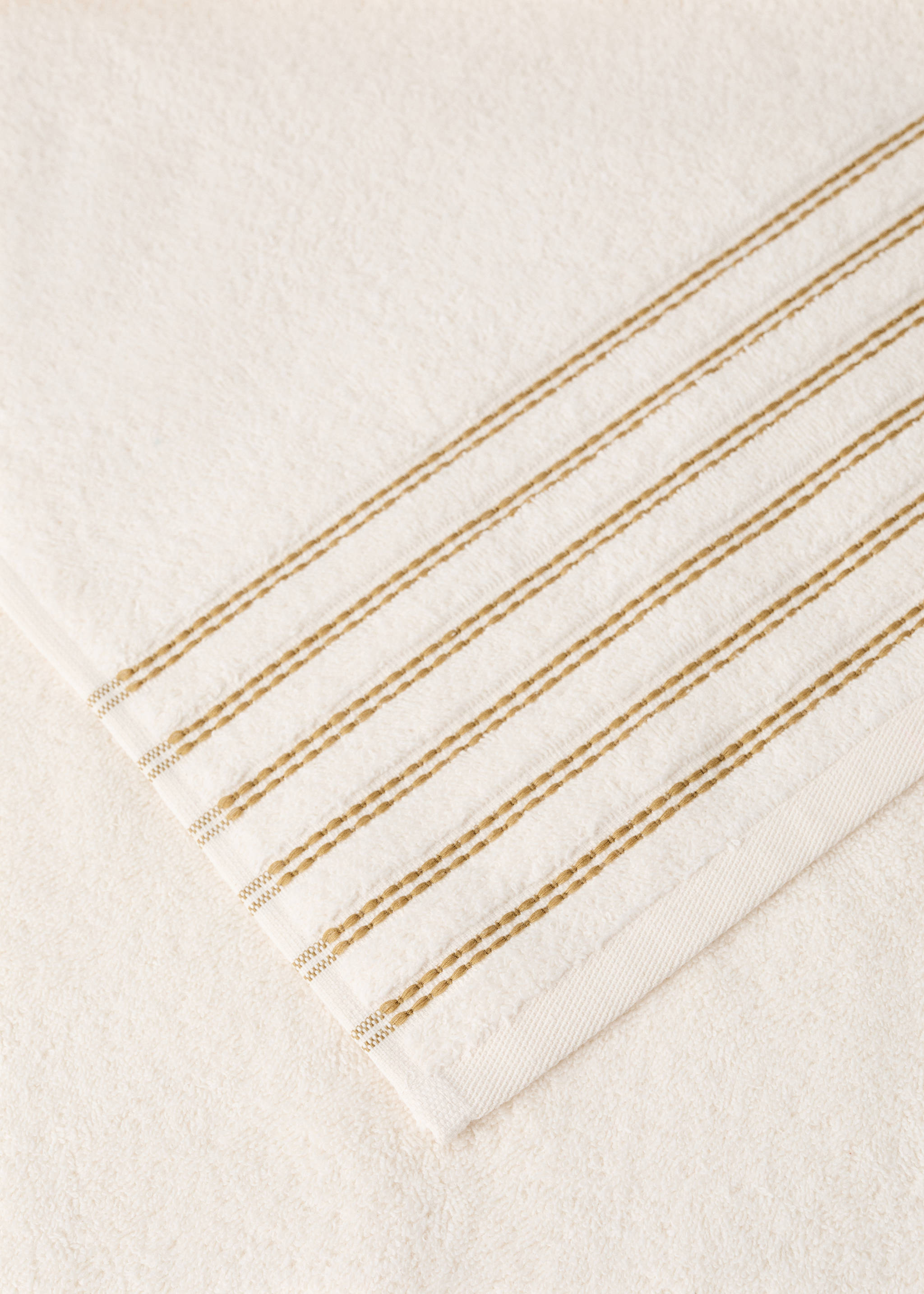 Cotton bath towel with contrasting detail - Details of the article 2