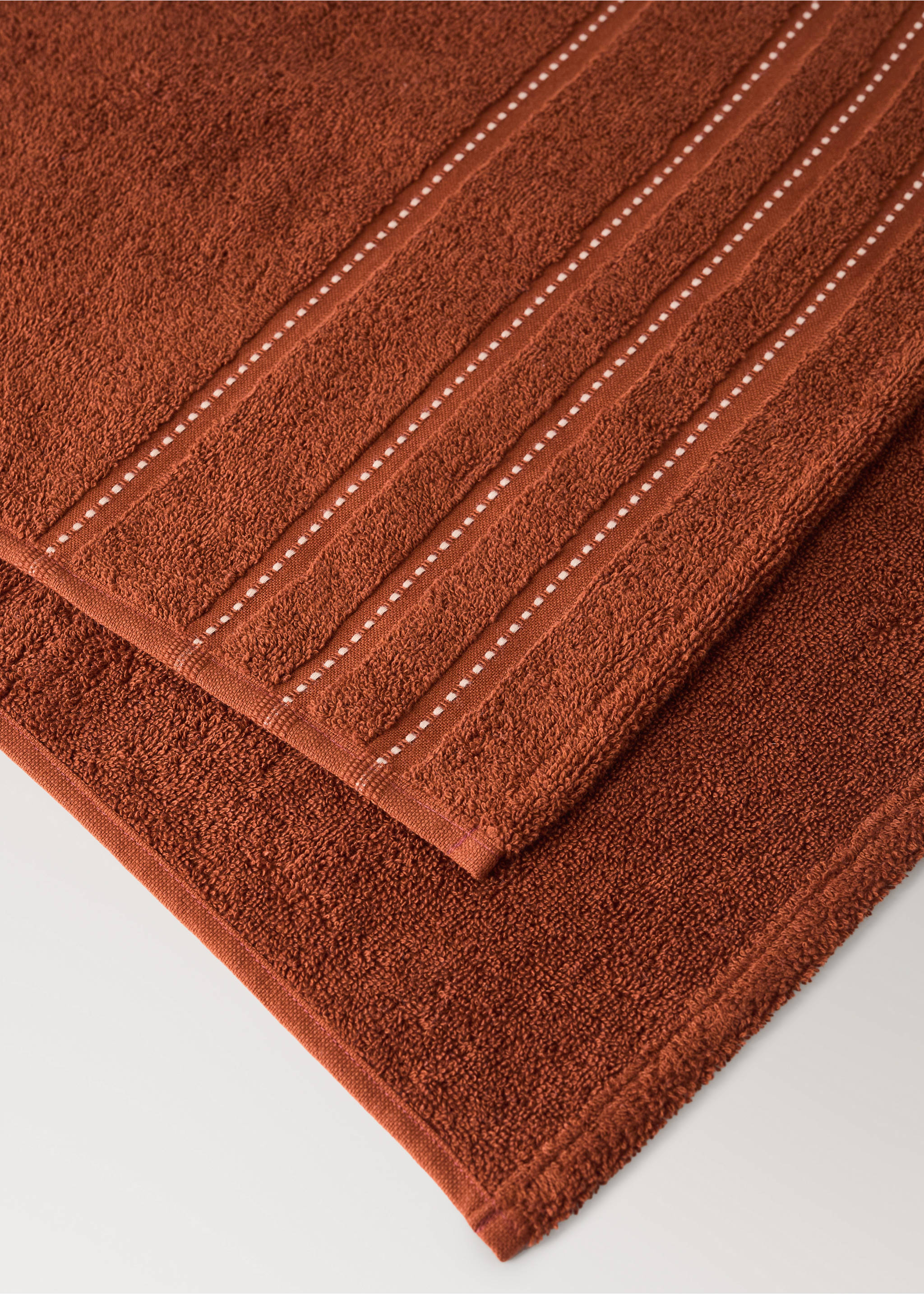 Cotton washbasin towel with stitching - Details of the article 2, Tobacco Brown. Ref: 37002963-00.
