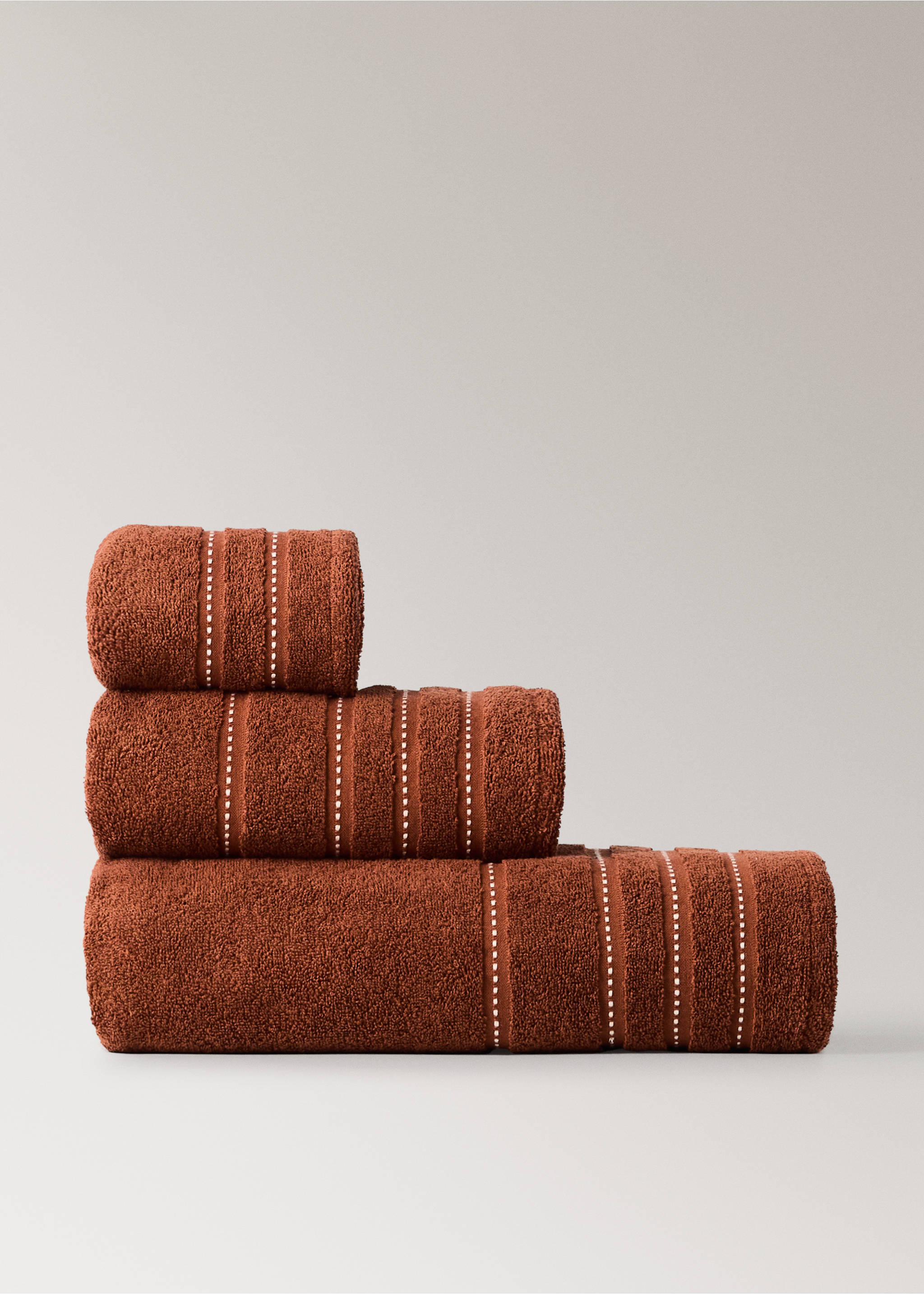 Cotton washbasin towel with stitching - Article without model, Tobacco Brown. Ref: 37002963-00.