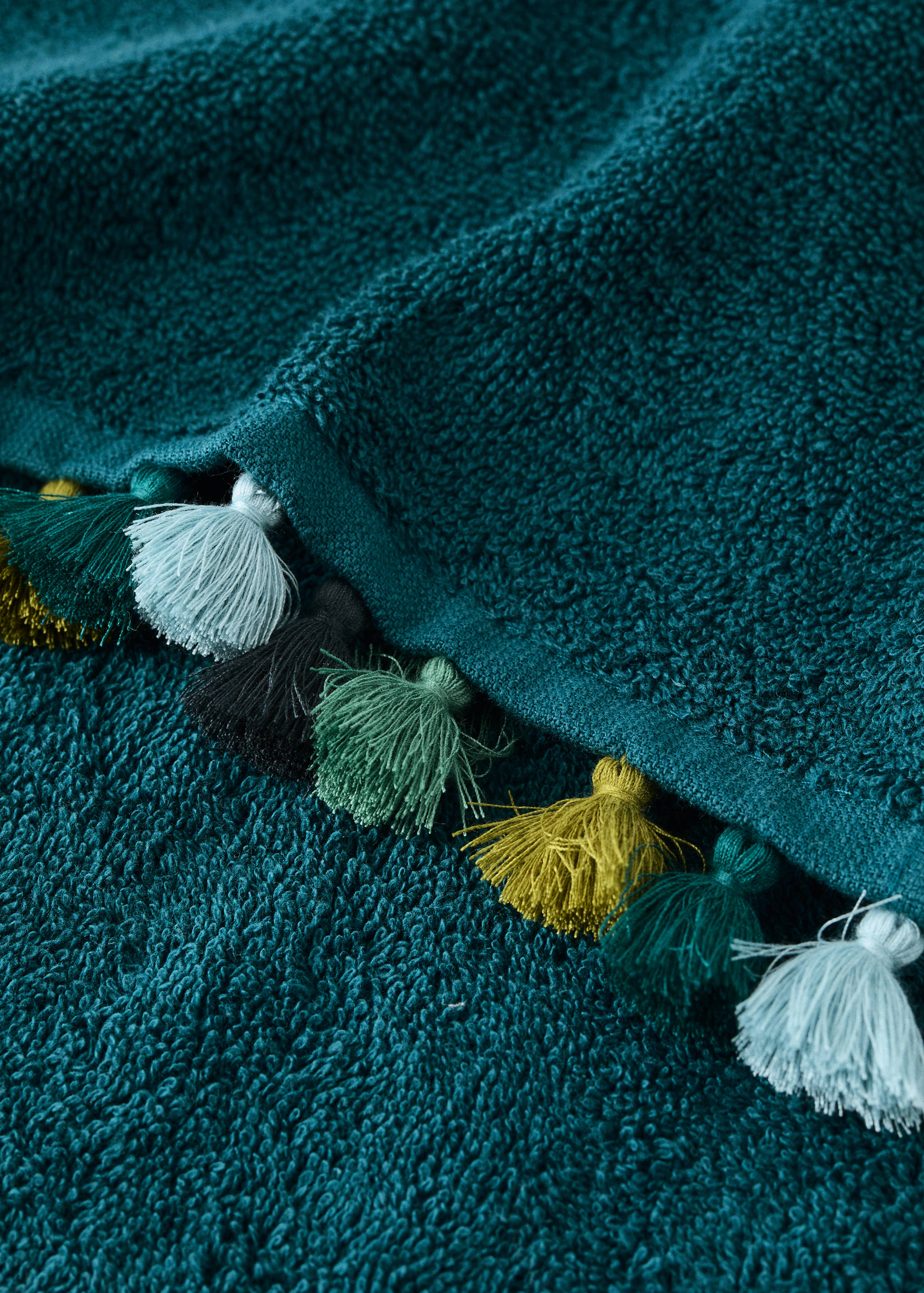 Cotton terry bath towel with pompoms - Details of the article 1