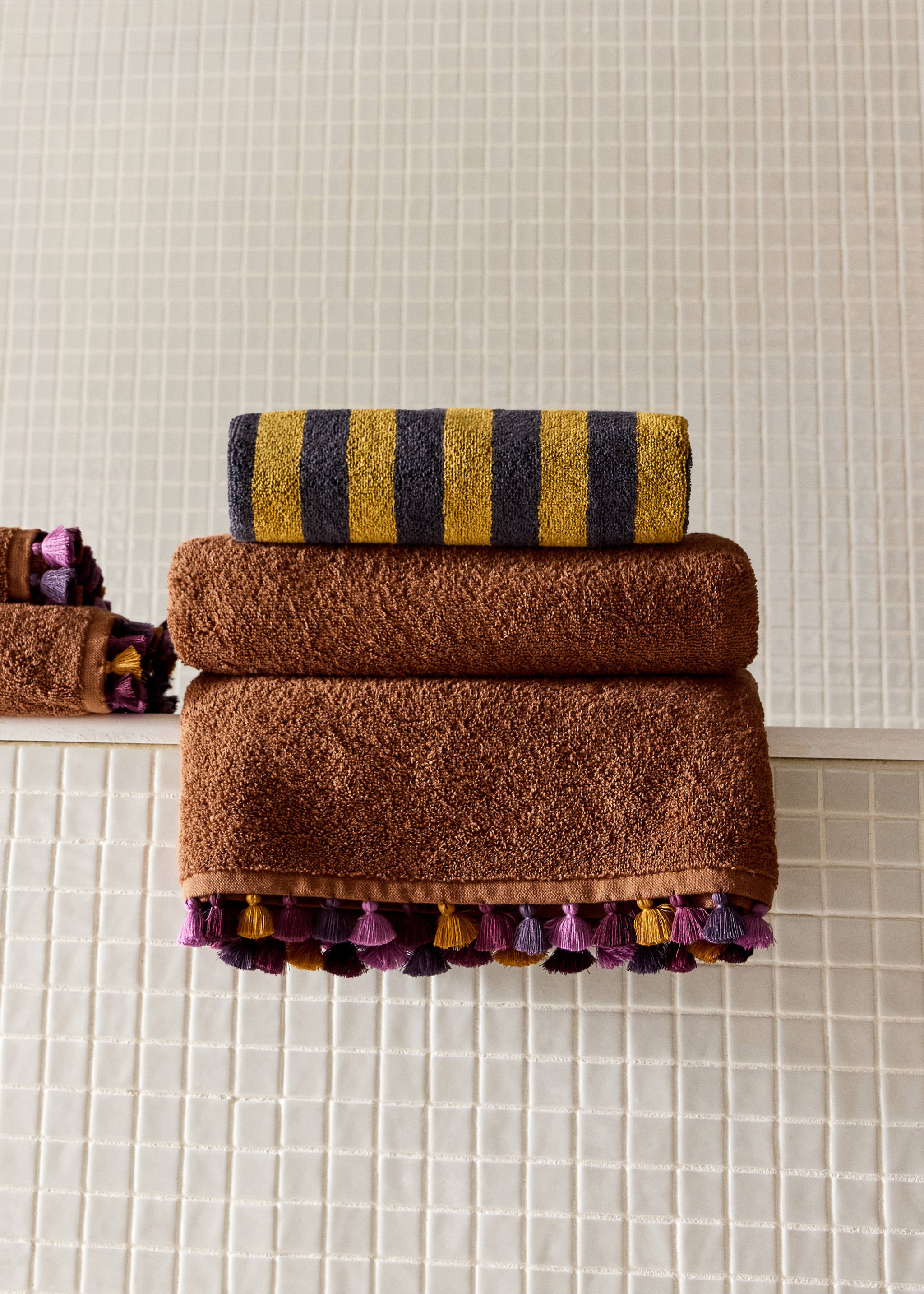 Cotton terry bath towel with pompoms - General plane, Russet. Ref: 37002968-00.