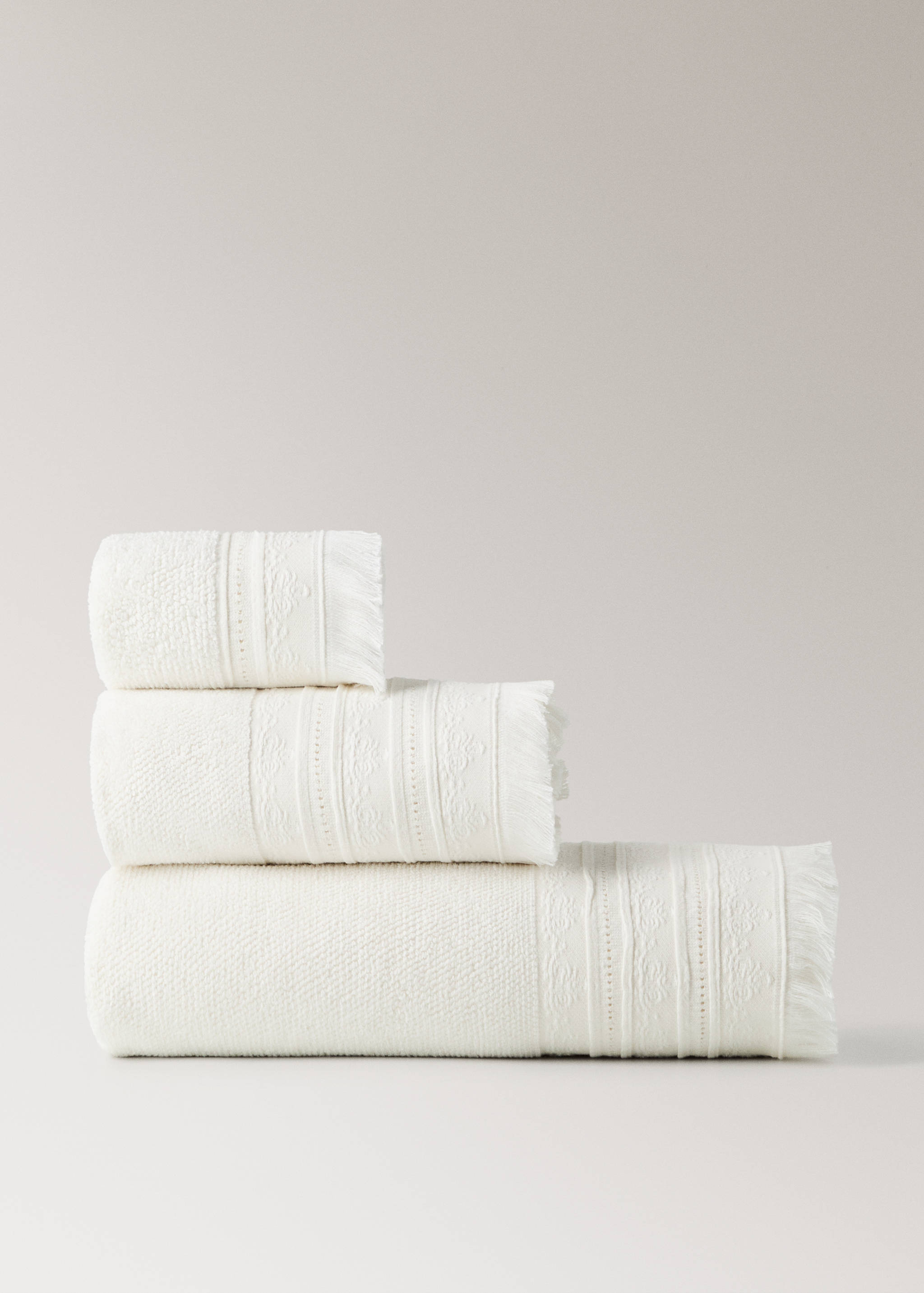 Cotton terry bath towel with tassels - Article without model