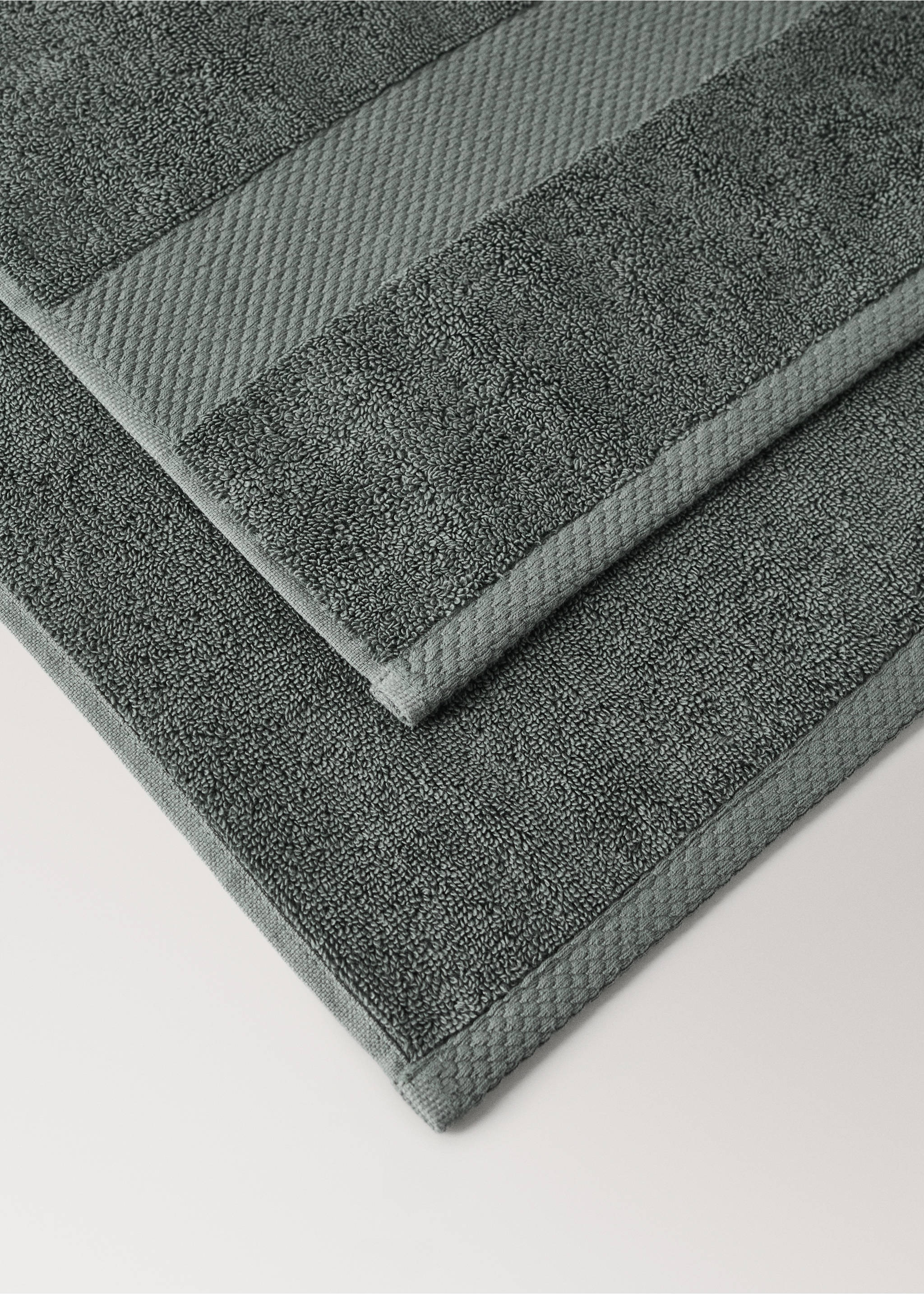 Extra-soft cotton bath towel - Details of the article 2, Petrol Blue. Ref: 37002976-00.