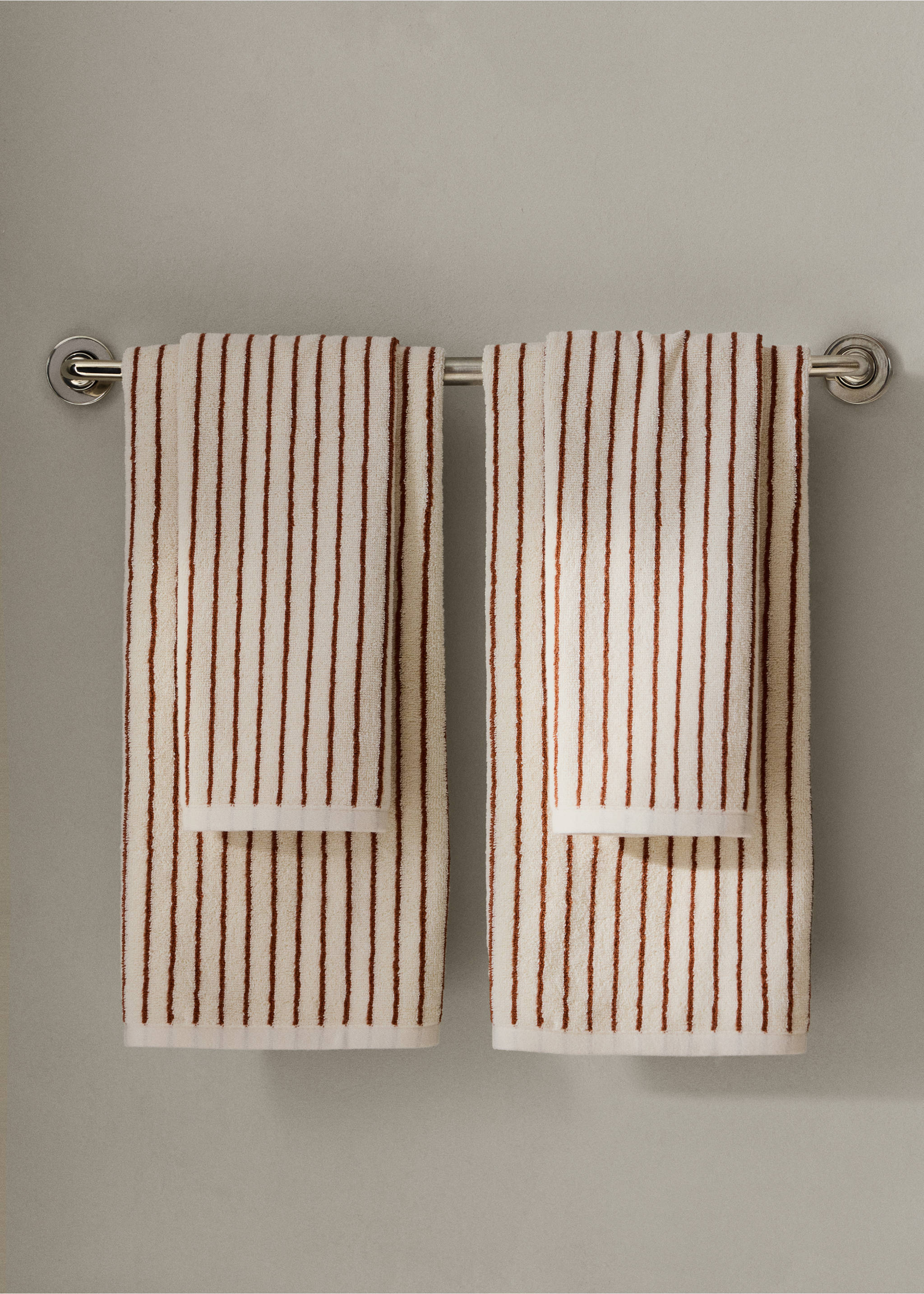 Cotton washbasin towel with stripes - General plane, Off White. Ref: 37002982-00.