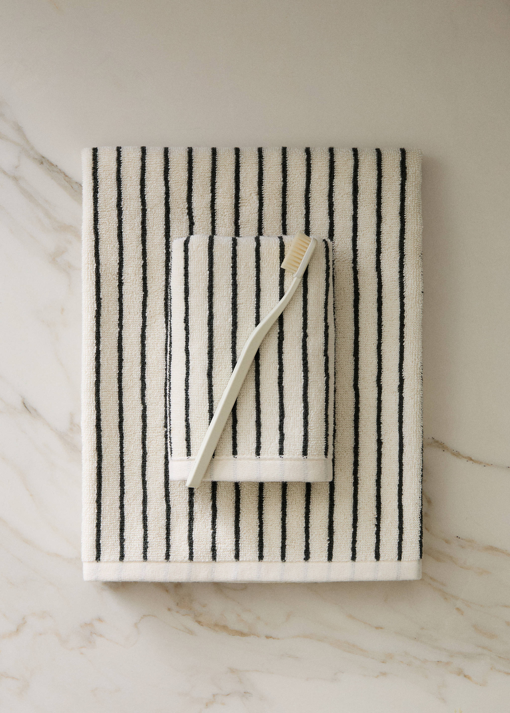 Cotton washbasin towel with stripes - General plane