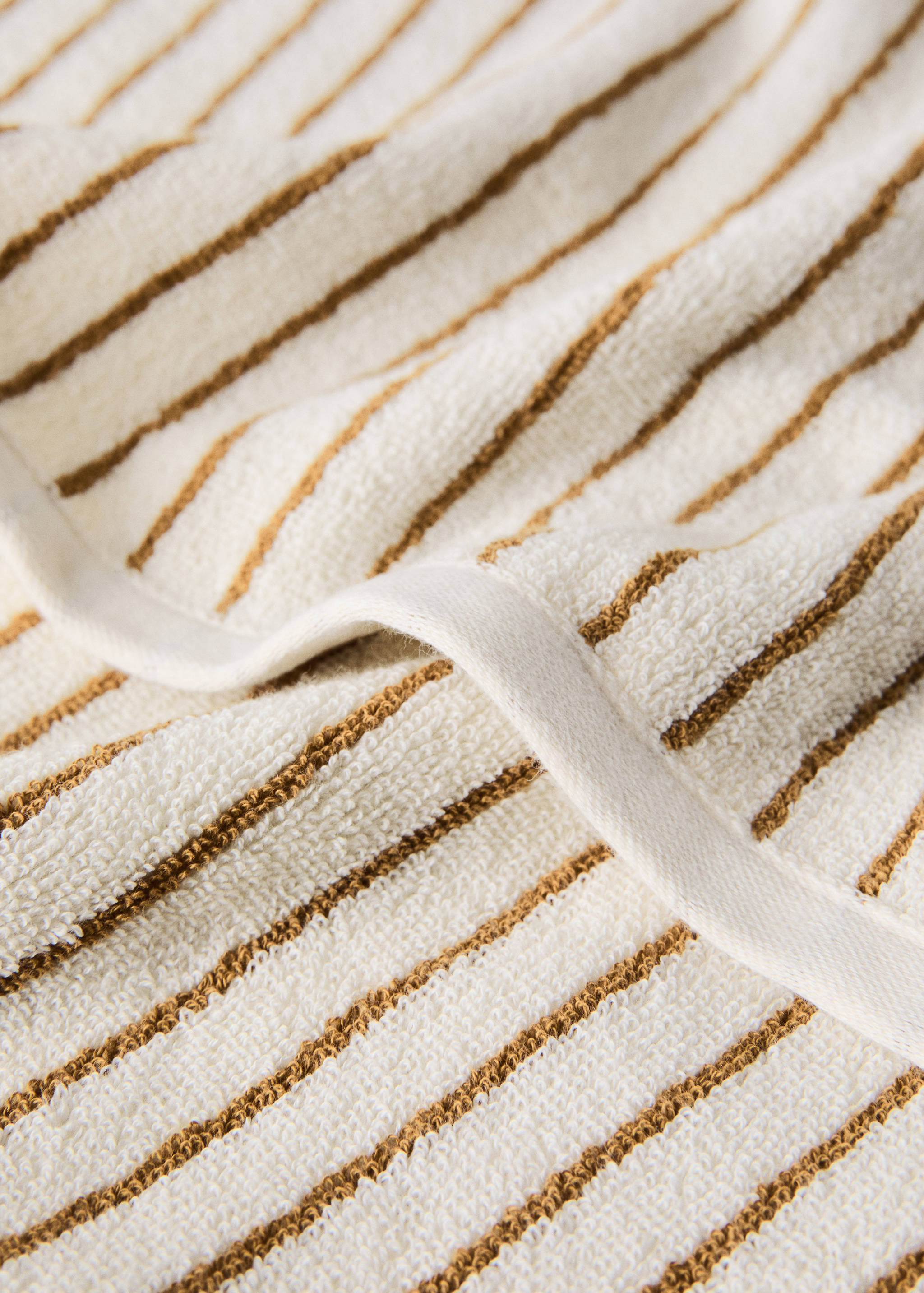 Cotton washbasin towel with stripes - Details of the article 1