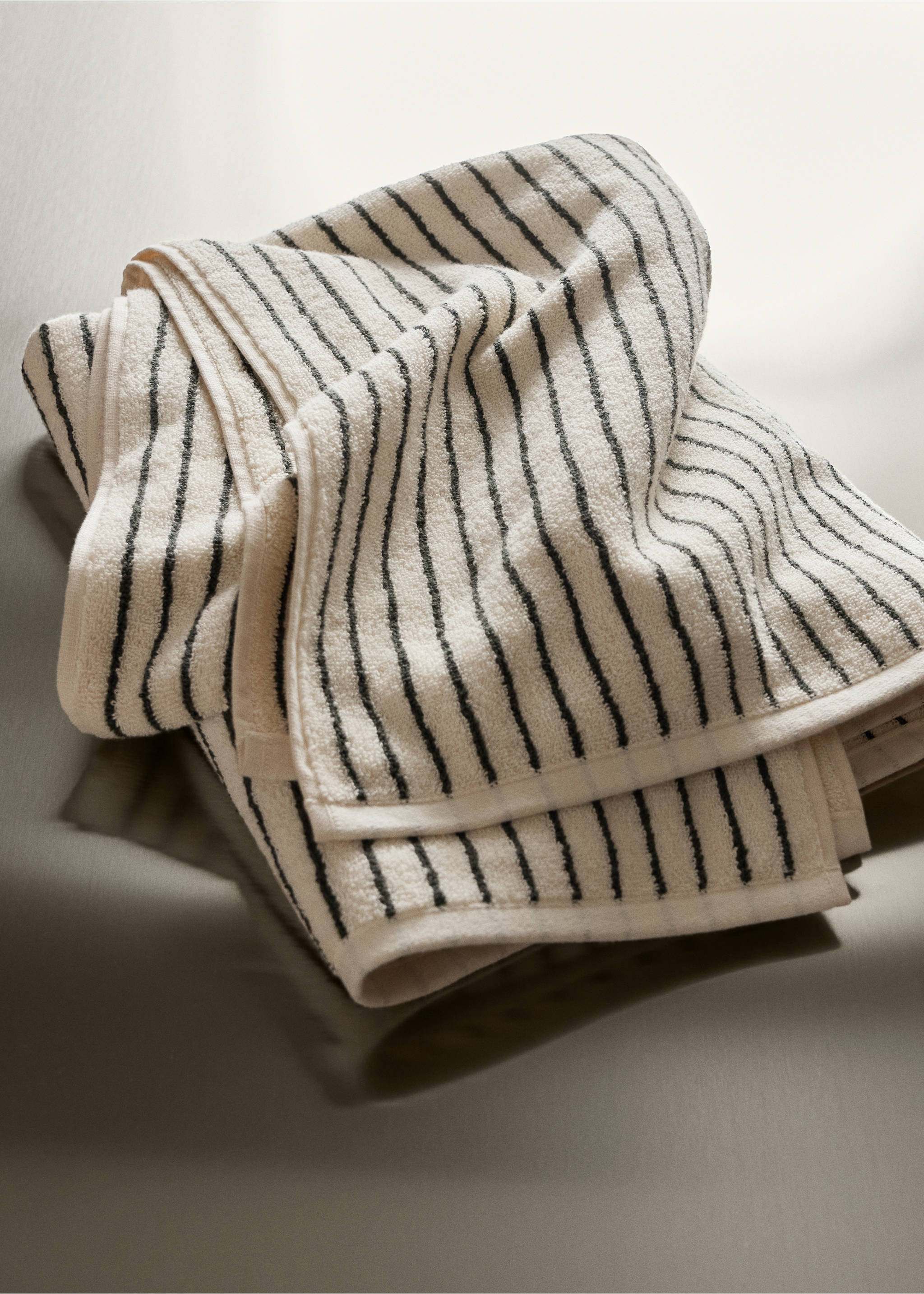 Cotton striped bath towel - General plane, Petrol Blue. Ref: 37002983-00.