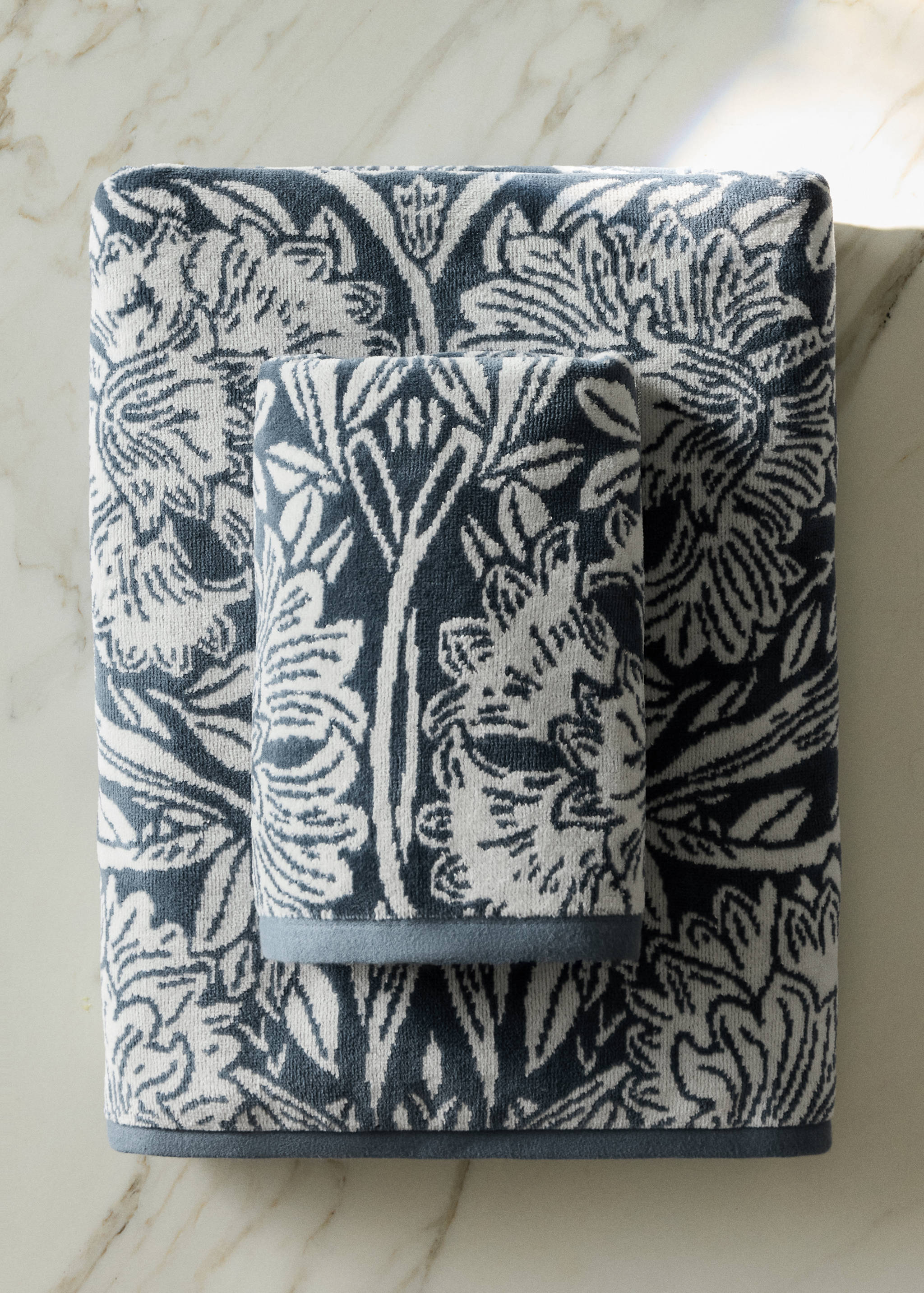 Floral jacquard cotton terry washbasin towel - General plane