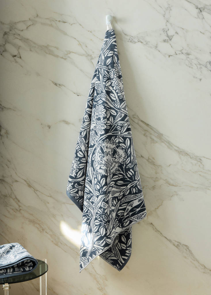 Floral jacquard cotton terry bath towel — Indigo Blue