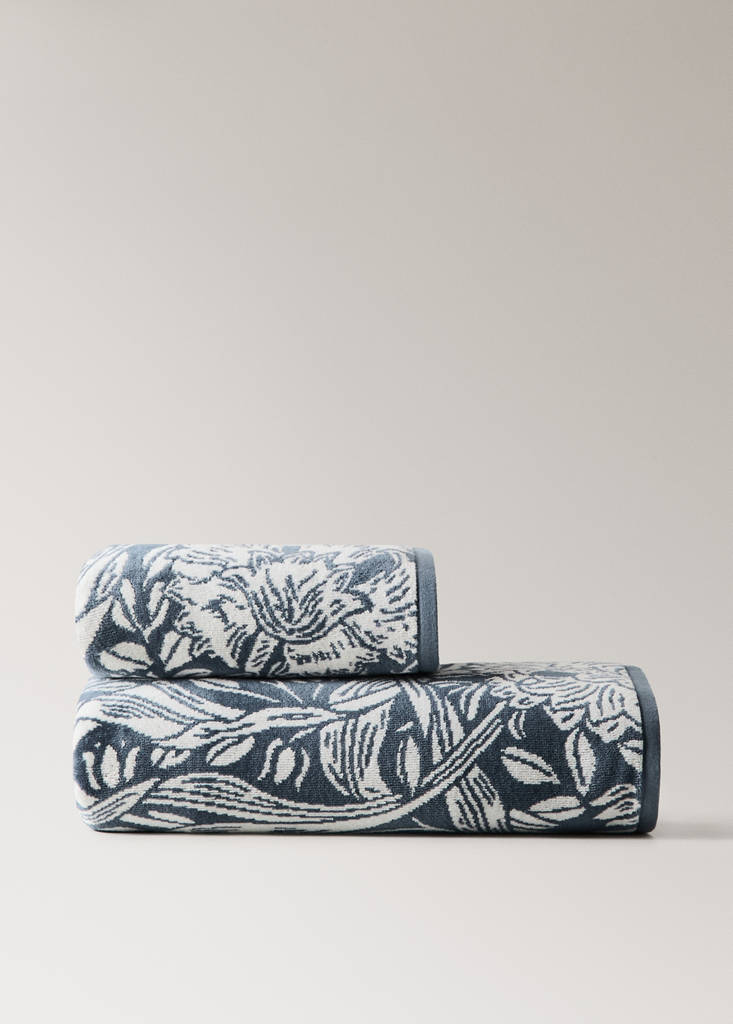Floral jacquard cotton terry bath towel — Indigo Blue