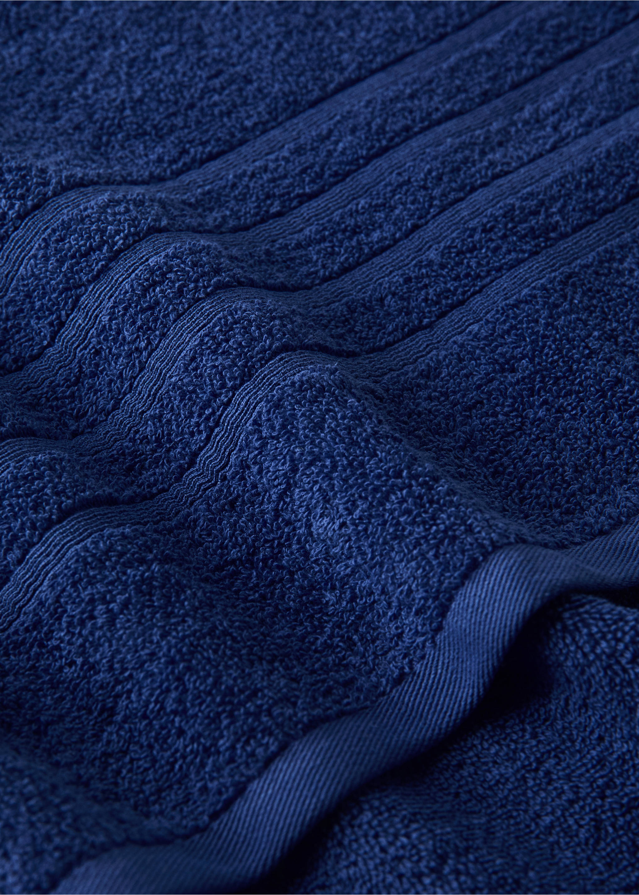 Cotton bath towel - Details of the article 1, Night Blue. Ref: 37002988-00.