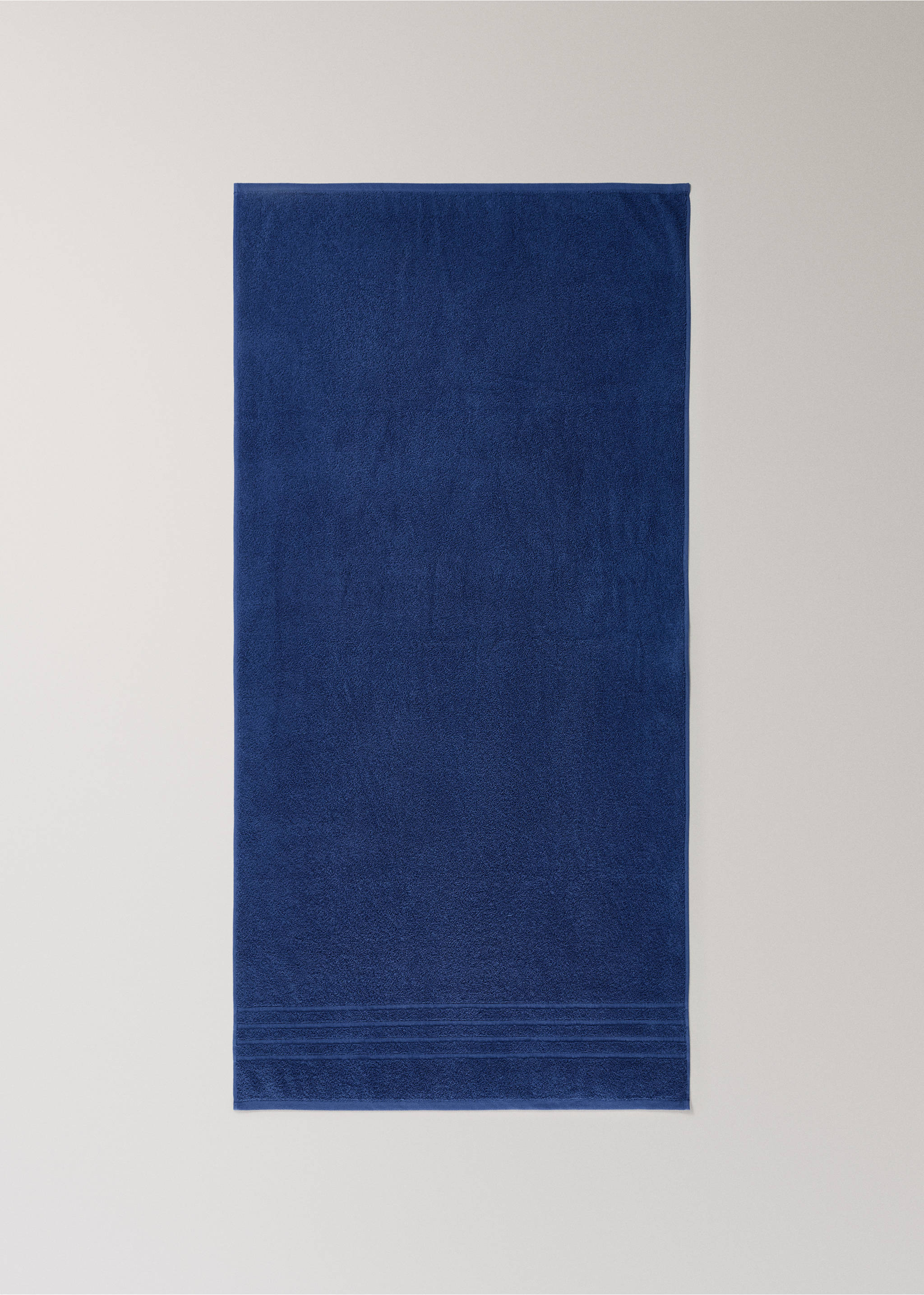 Cotton bath towel - Details of the article 2, Night Blue. Ref: 37002988-00.