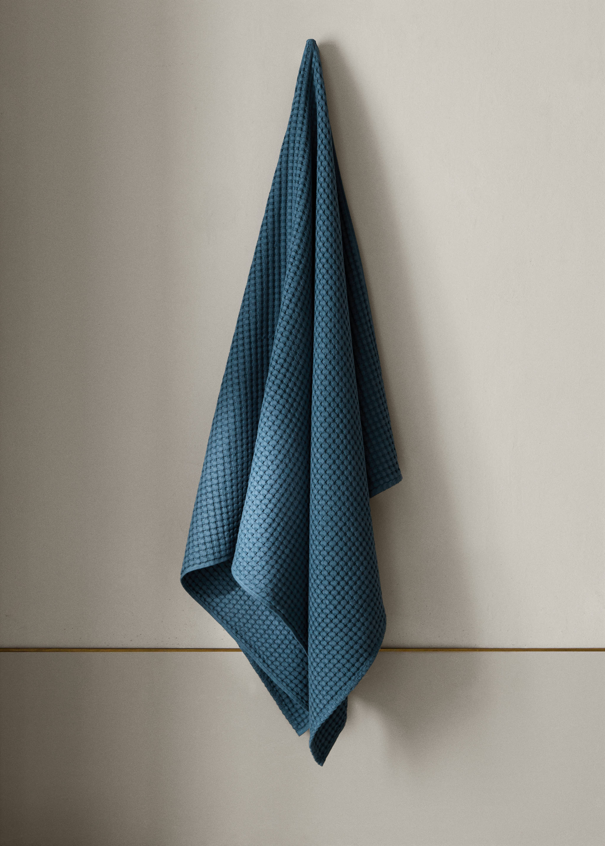 Cotton waffle bath towel - General plane