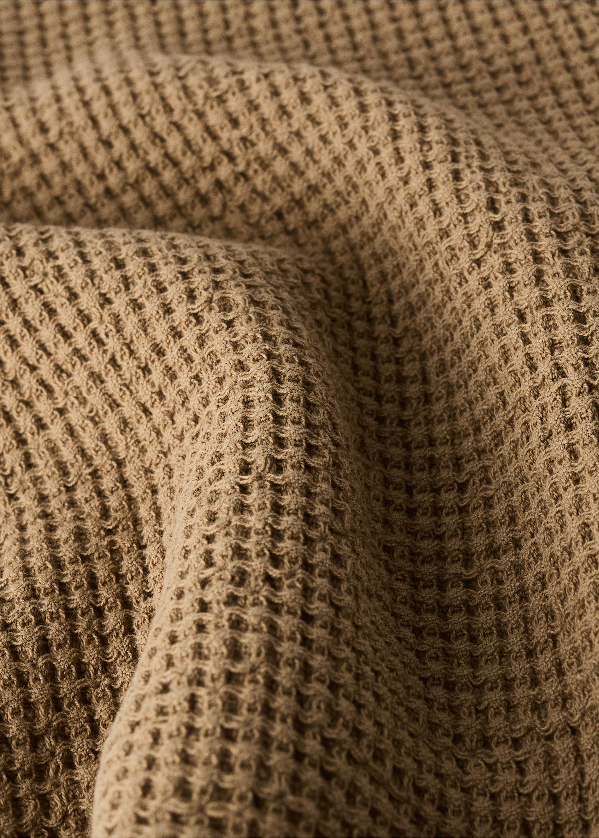 Cotton waffle bath towel - Details of the article 1, Khaki. Ref: 37002999-00.