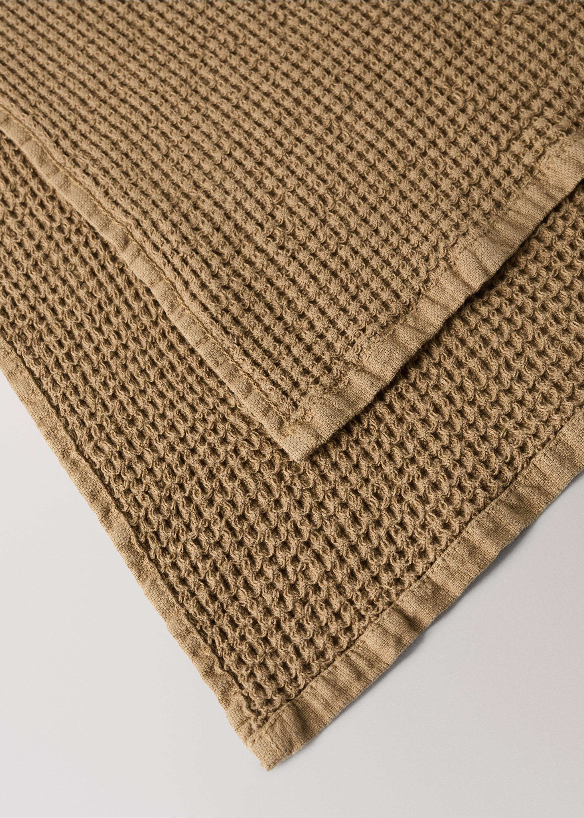 Cotton waffle hand towel - Details of the article 2, Khaki. Ref: 37003000-00.