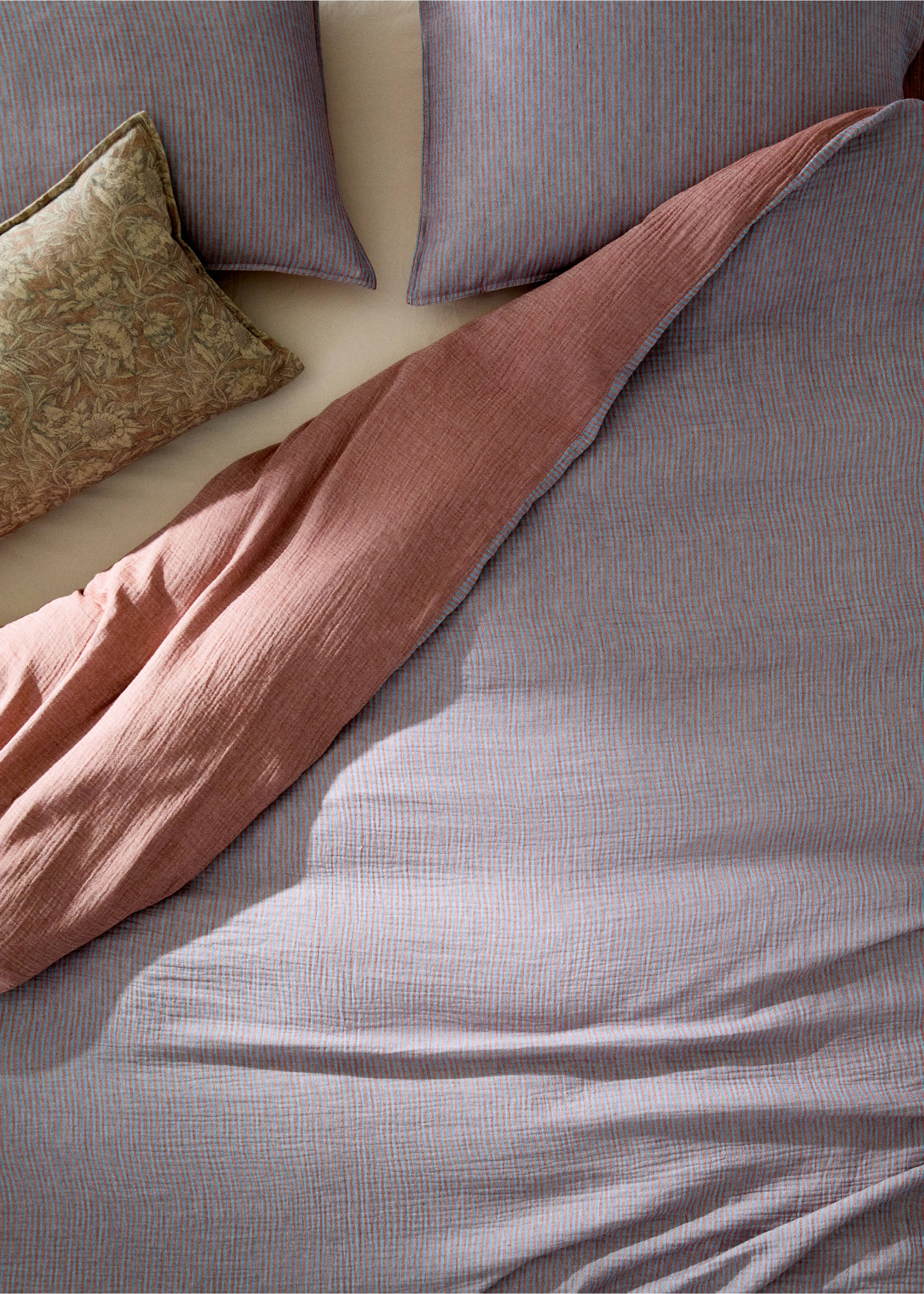 100% cotton striped duvet cover for king bed - Details of the article 7, Medium Pink. Ref: 37003083-00.