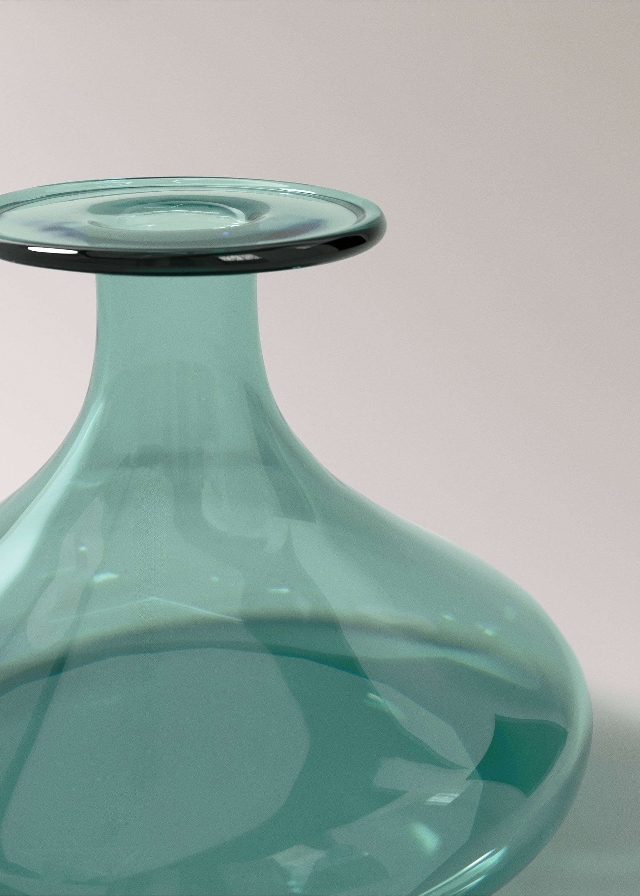 Two-tone borosilicate decorative vase - Details of the article 2, Petrol Blue. Ref: 37003281-00.