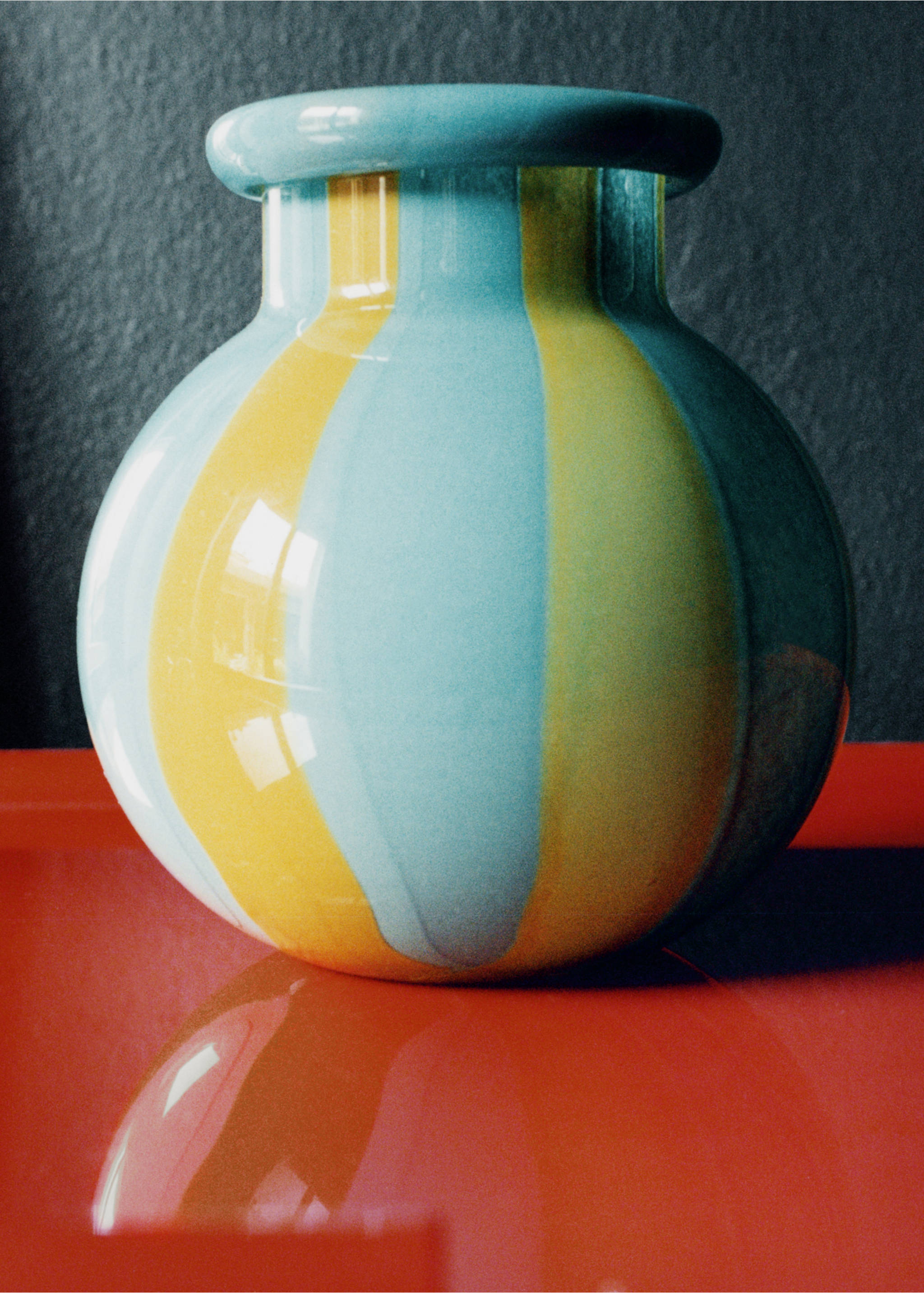 Two-tone vase, 100% glass - Details of the article 5, Turquoise. Ref: 37003288-00.