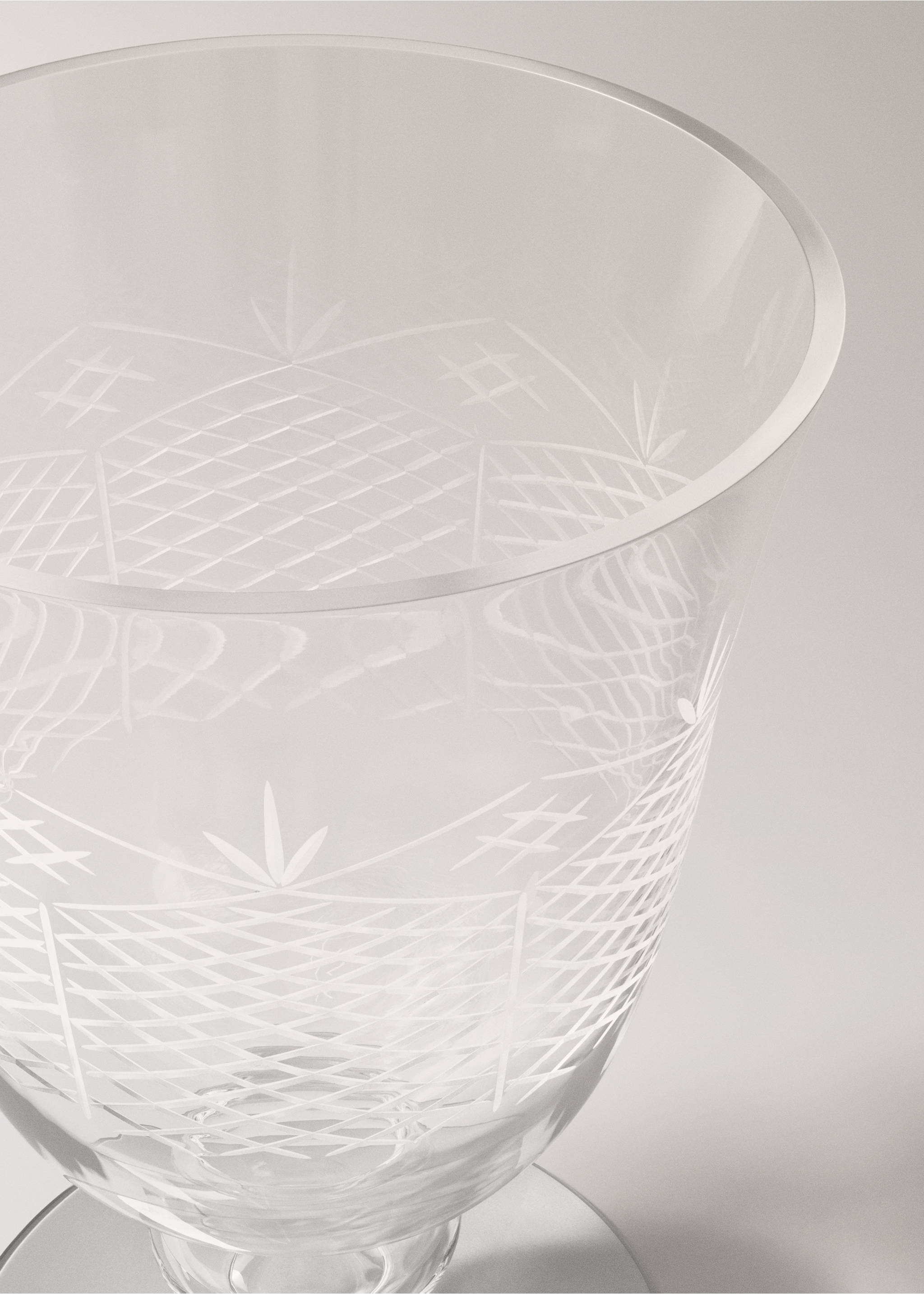 Glass vase with etched details - Details of the article 1, Black. Ref: 37003291-00.