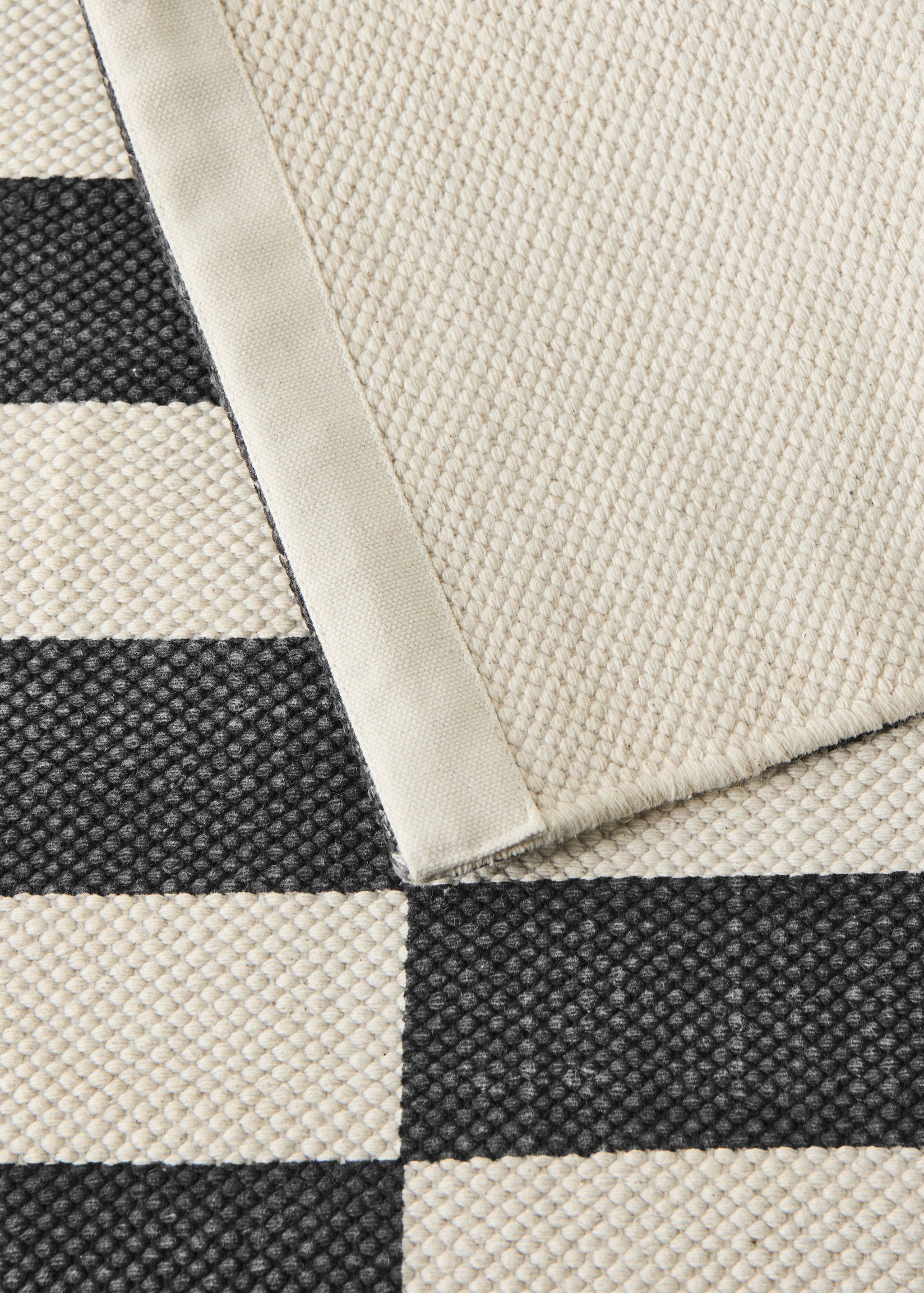 Striped-print cotton rug - Details of the article 3