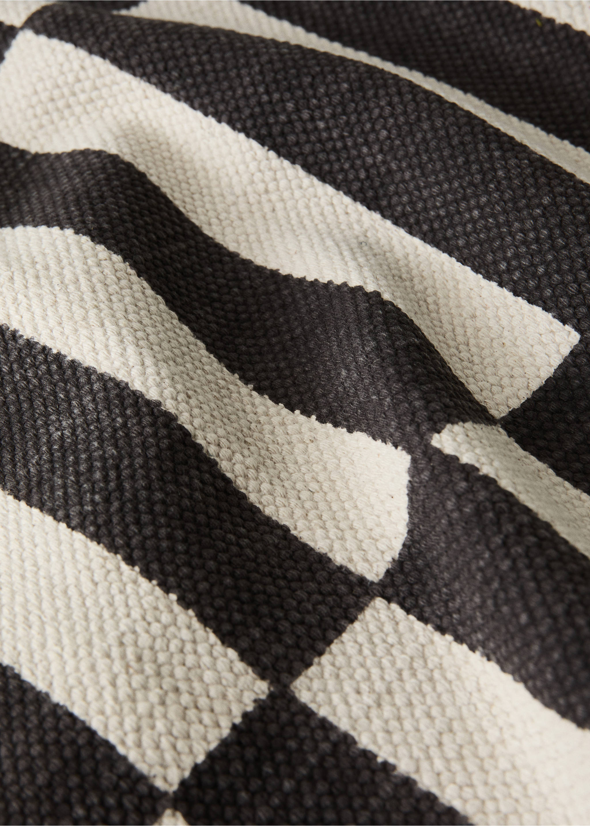 Katoenen vloerkleed met strepenmotief - Detail van het artikel 1, Chocoladebruin. Ref: 37003296-00.