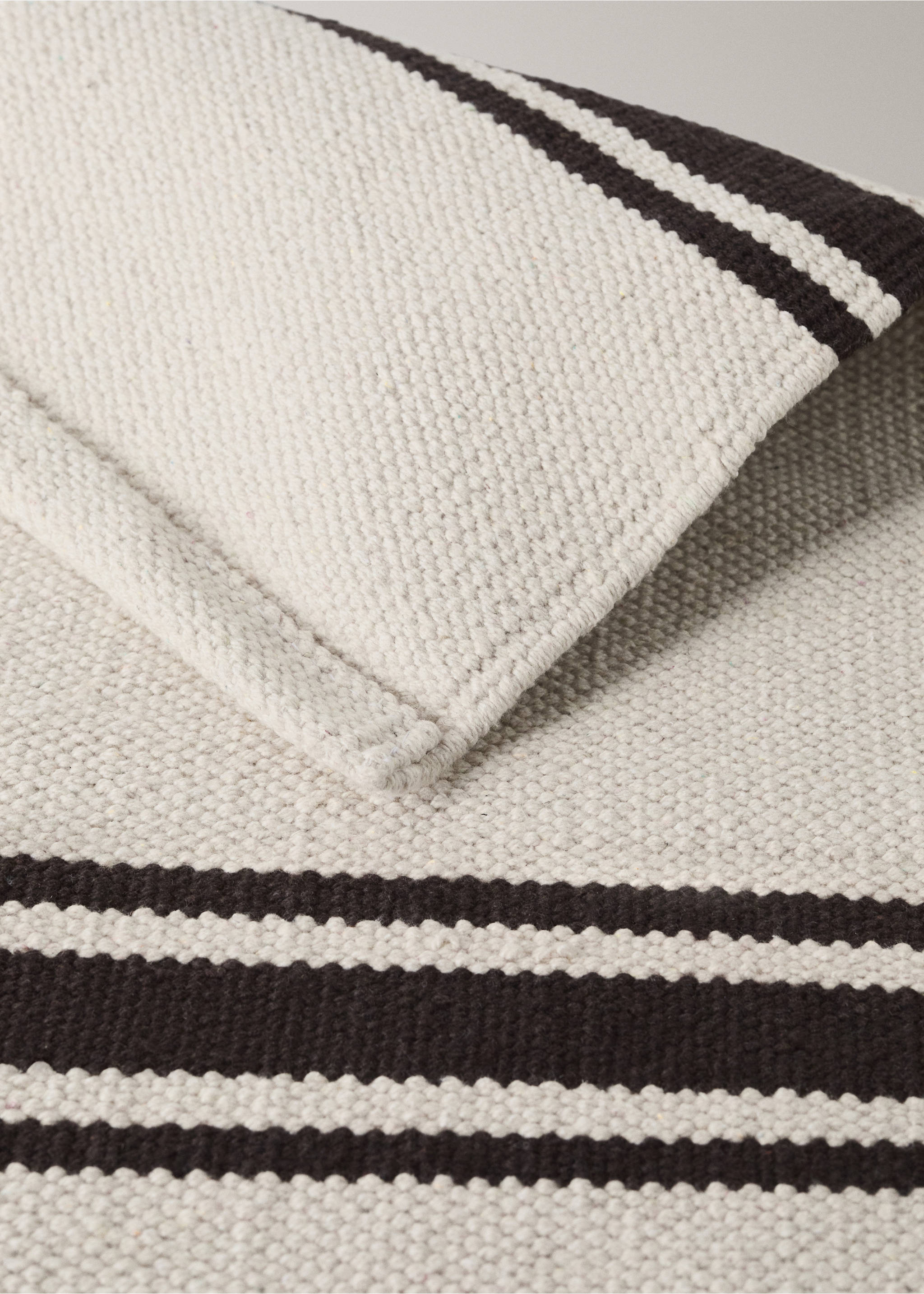 Cotton stripe rug - Details of the article 3, Chocolate. Ref: 37003300-00.