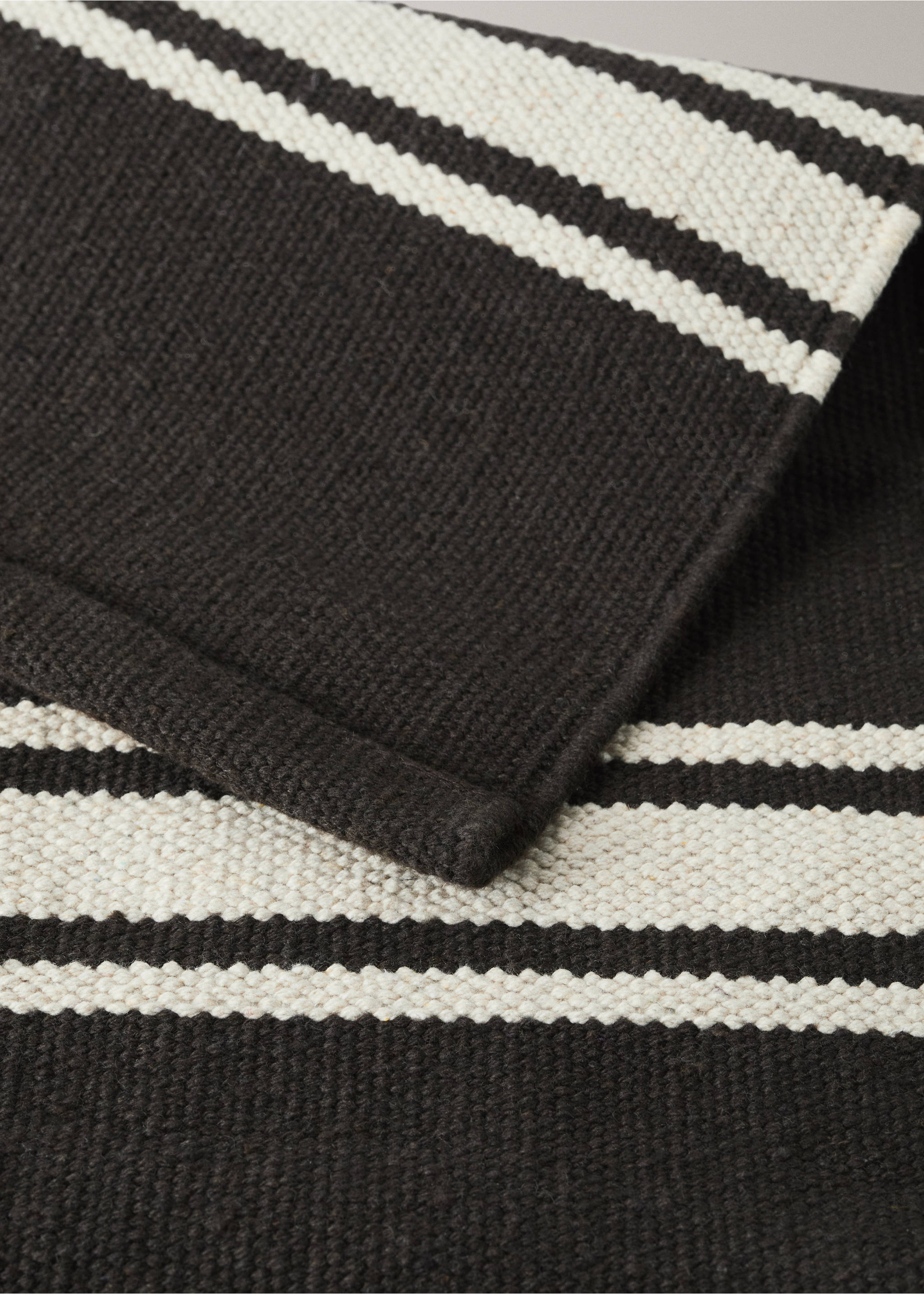 Cotton stripe rug - Details of the article 3, Chocolate. Ref: 37003301-00.