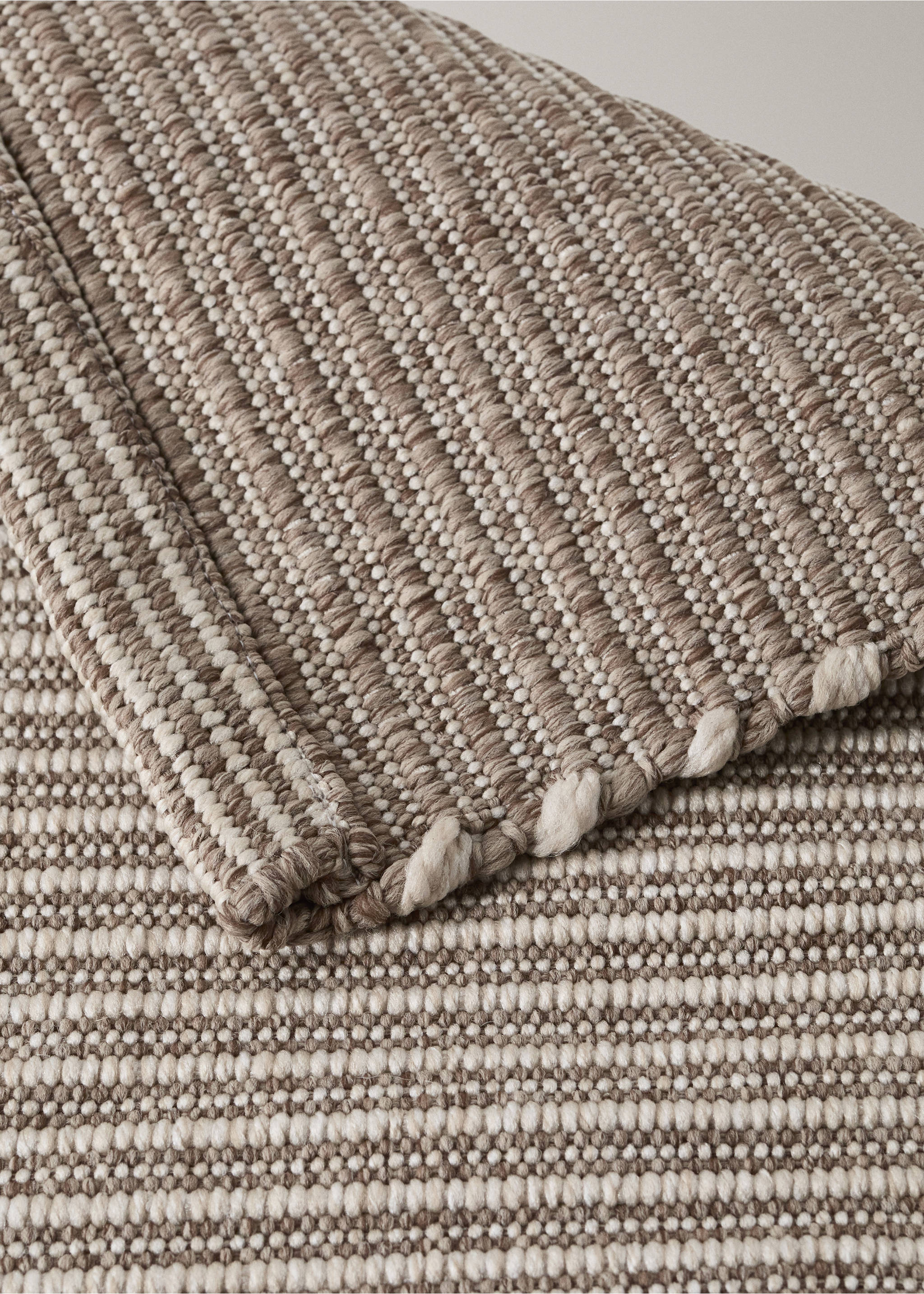Striped design carpet - Details of the article 3, Light/Pastel Brown. Ref: 37003305-00.