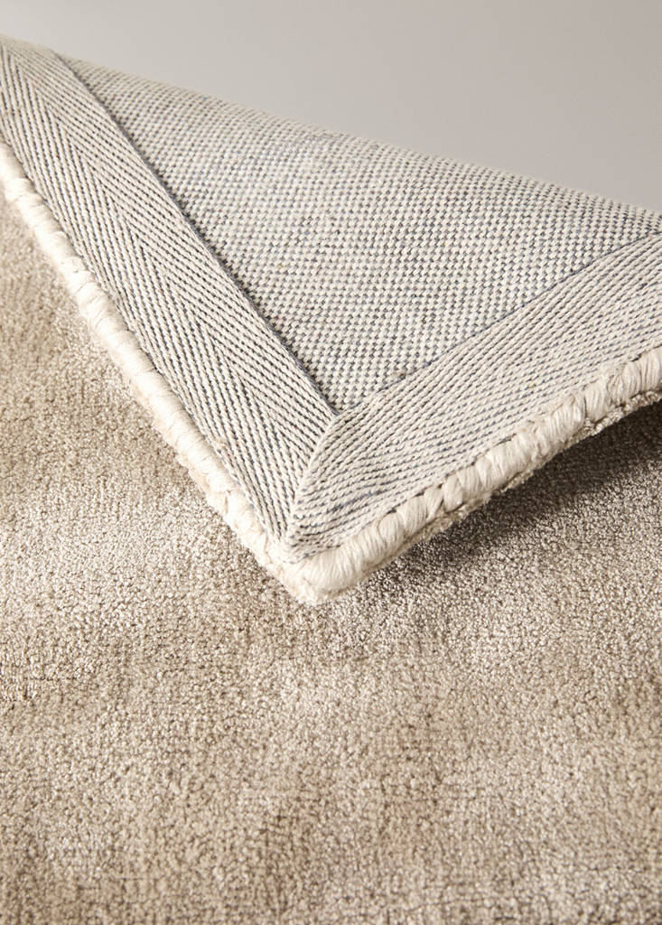 Small premium viscose rug — Light/Pastel Grey