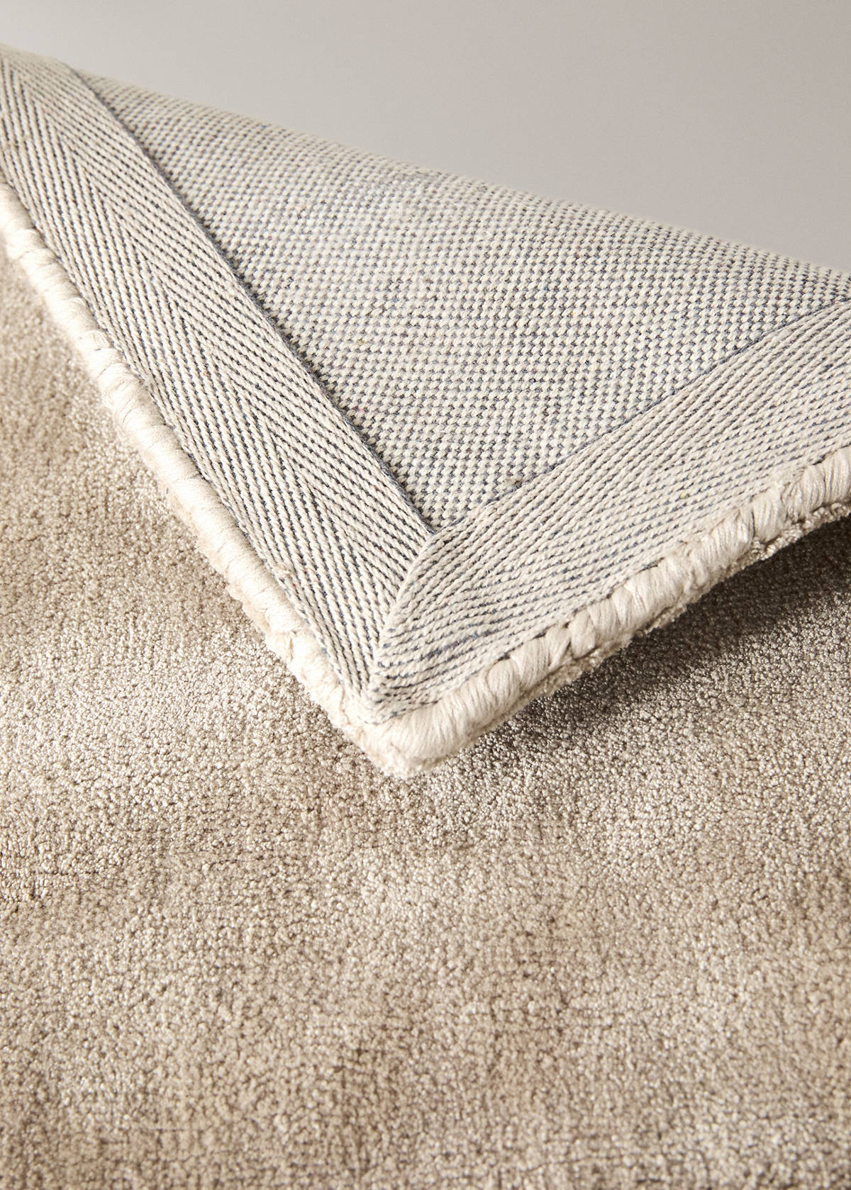 Small premium viscose rug — Light/Pastel Grey