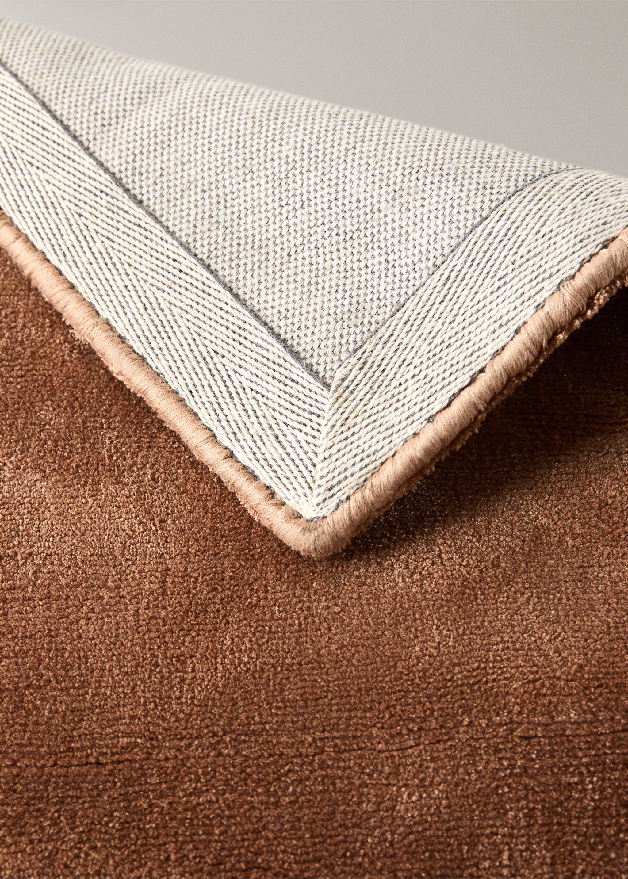 Satin-finish rug, 60x120 - Details of the article 3, Russet. Ref: 37003306-00.