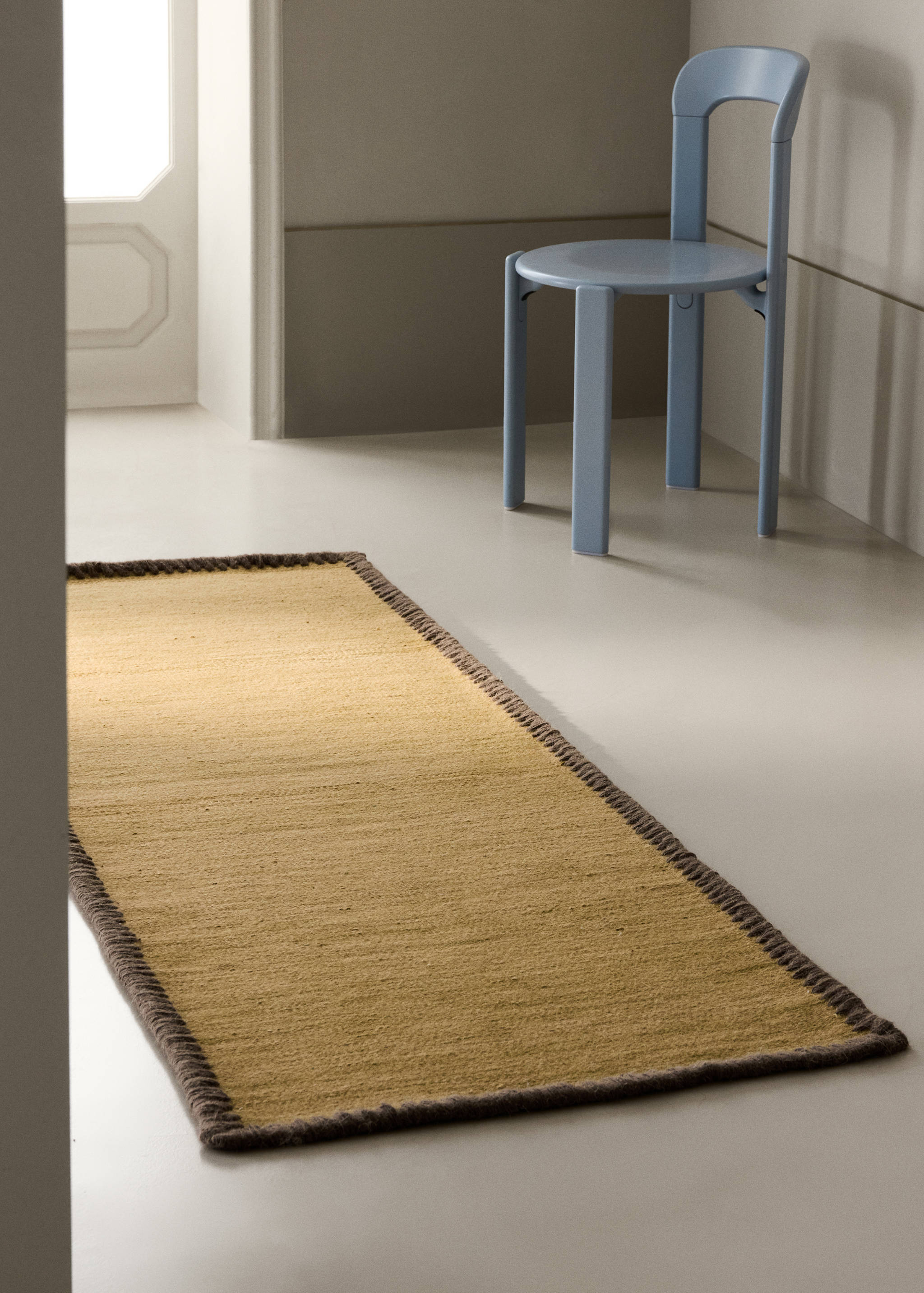 Medium melange carpet with stitched border - General plane