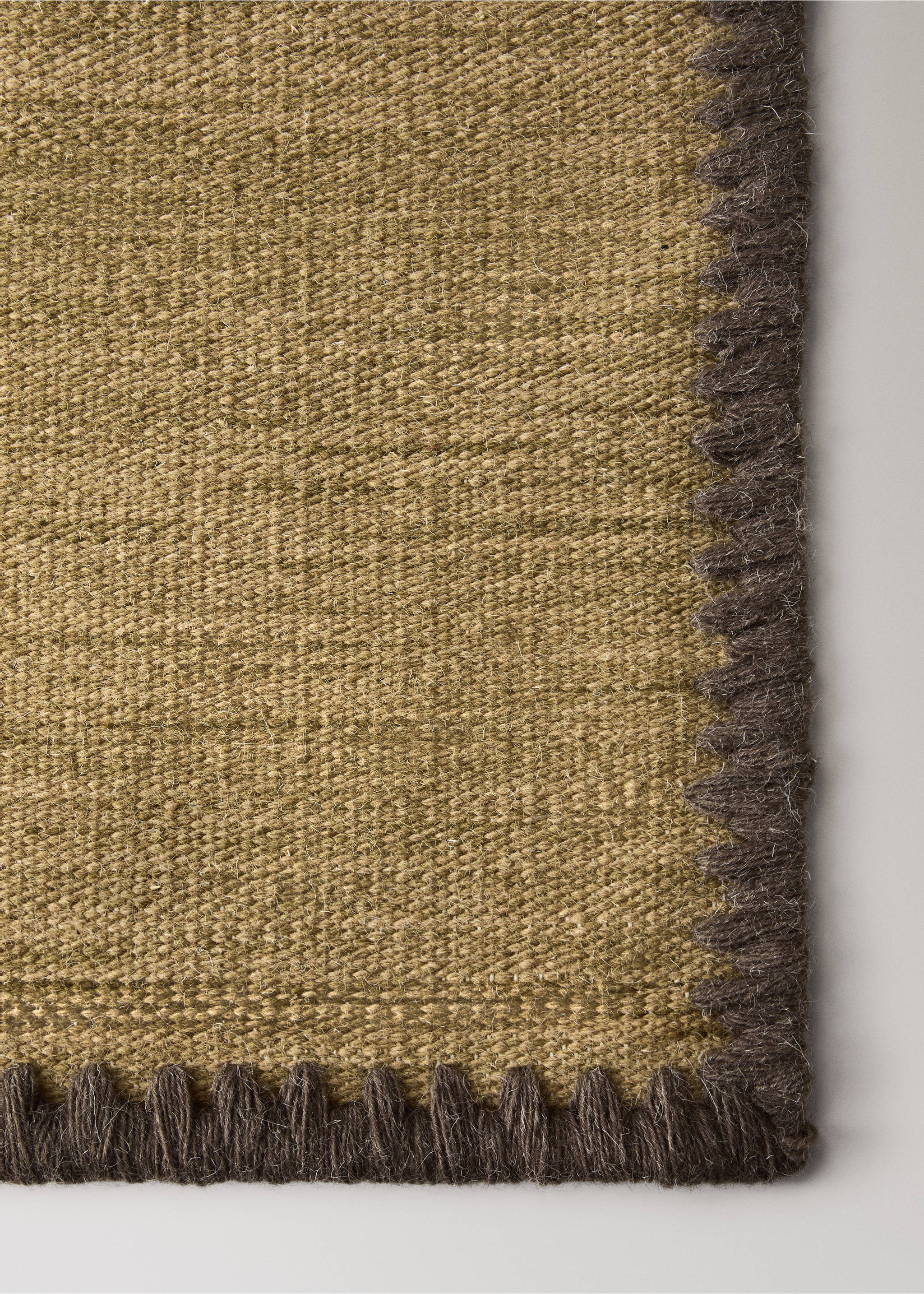 Medium melange carpet with stitched border - Details of the article 2, Ochre. Ref: 37003308-00.