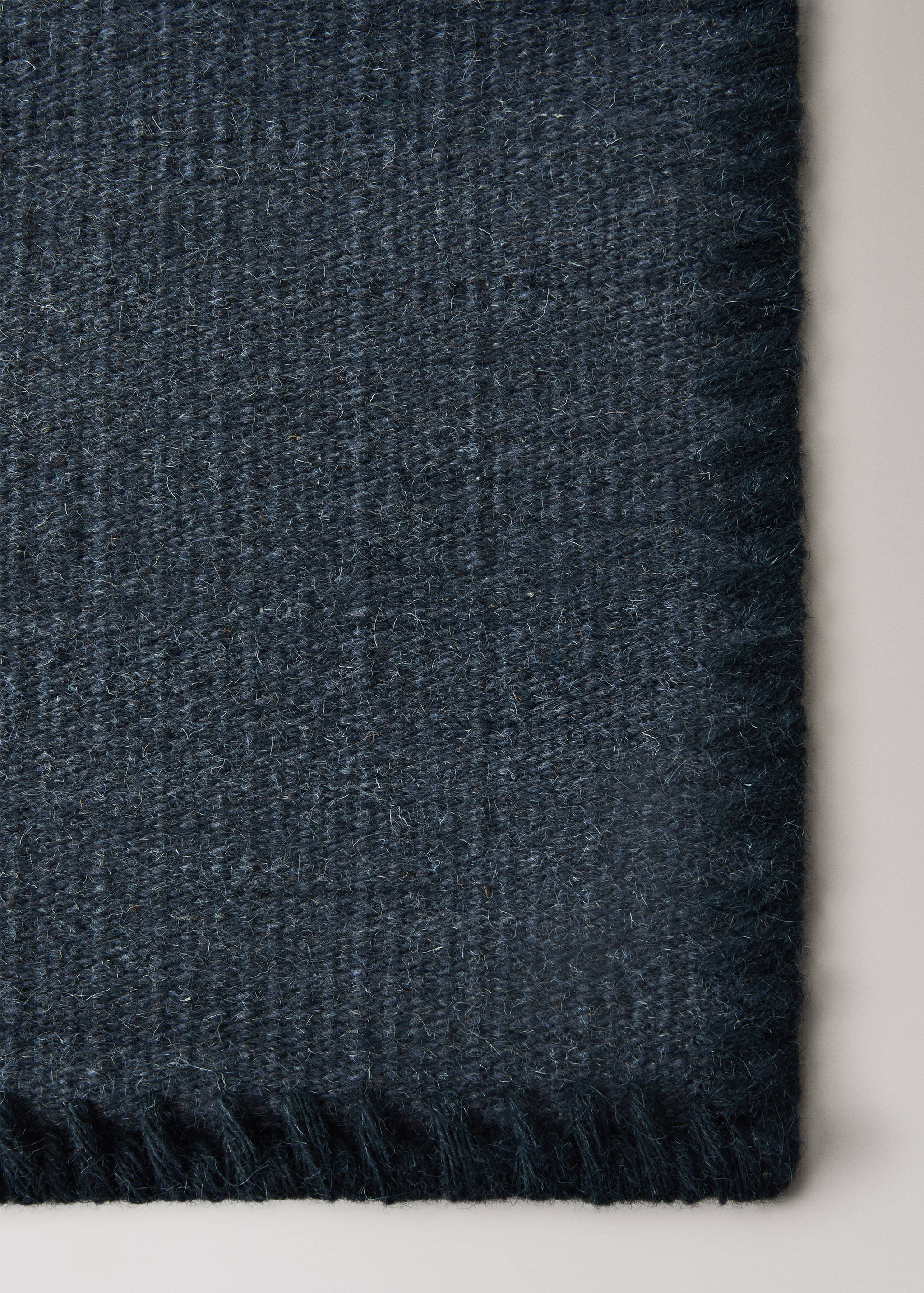 Medium melange carpet with stitched border - Details of the article 2