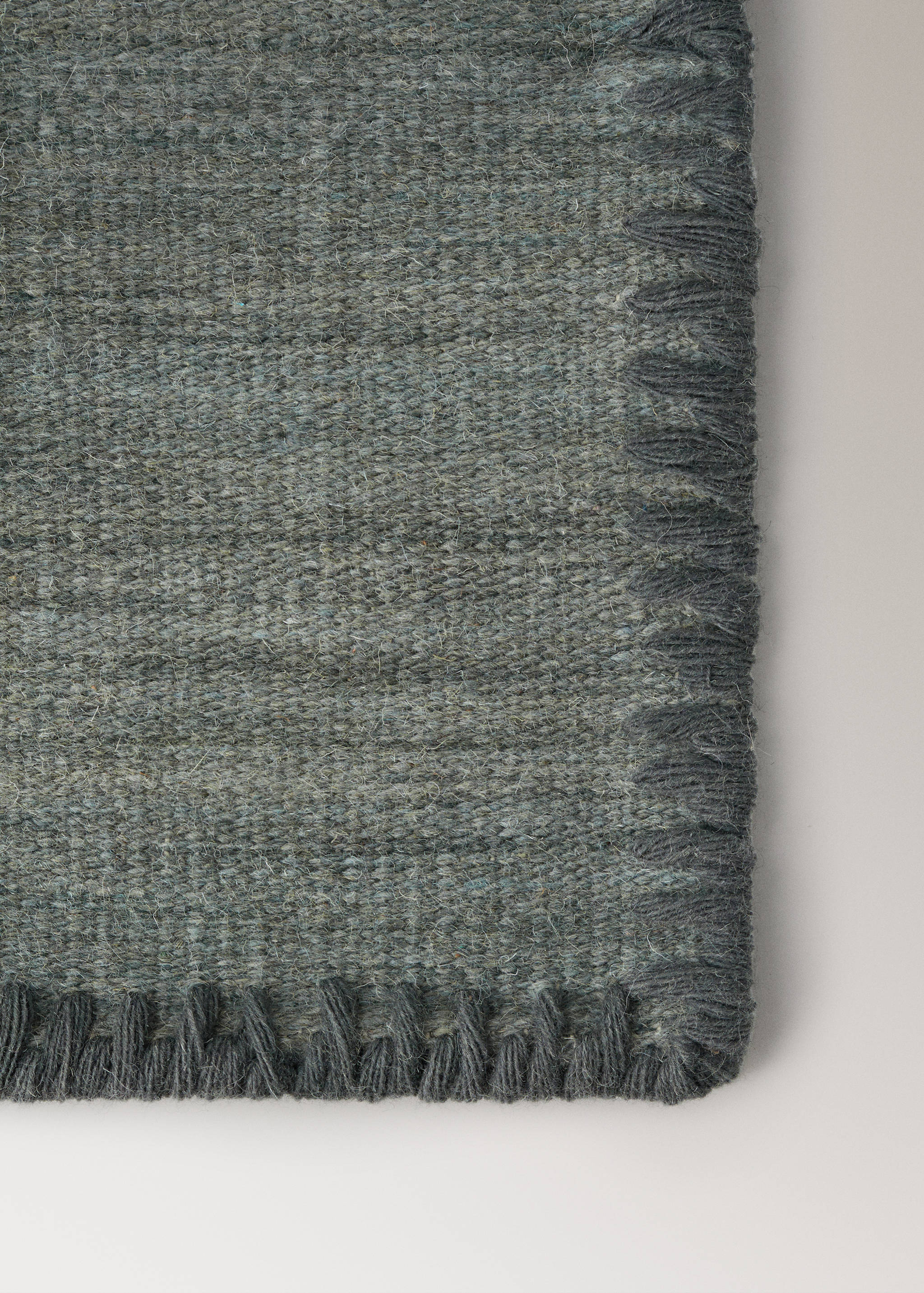 Embroidered trim rug - Details of the article 1