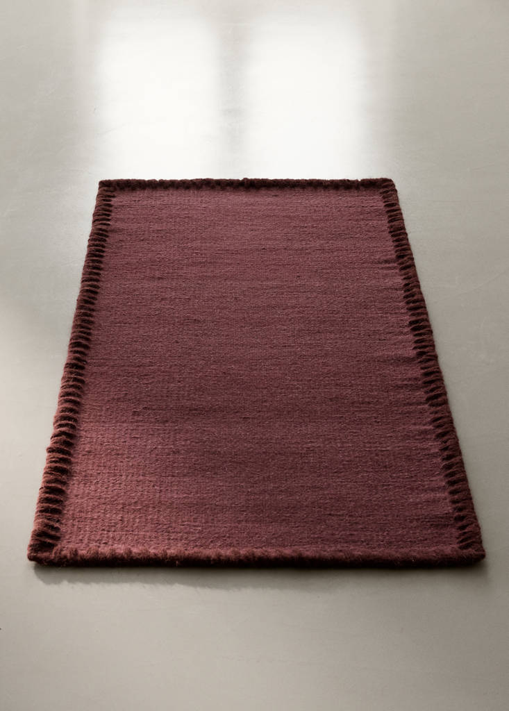 Medium melange carpet with stitched border — Wine