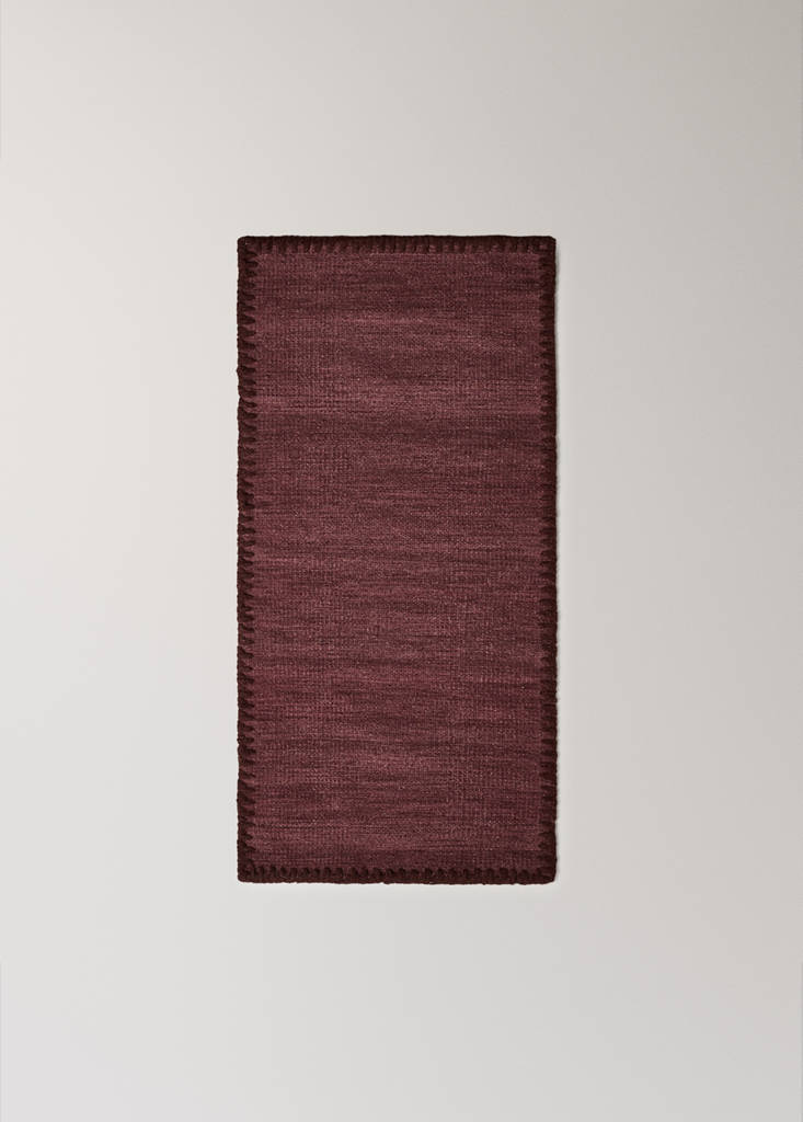 Medium melange carpet with stitched border — Wine