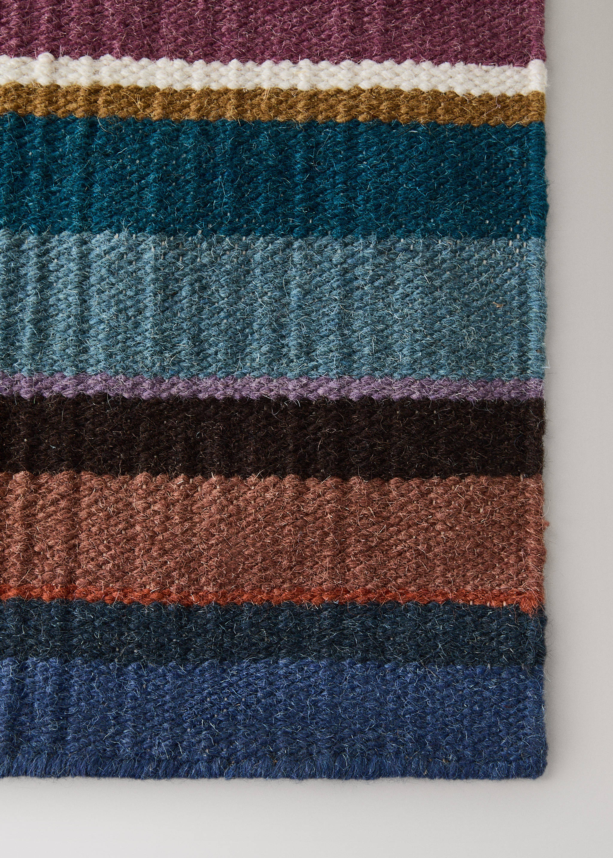 Large striped wool carpet - Details of the article 2