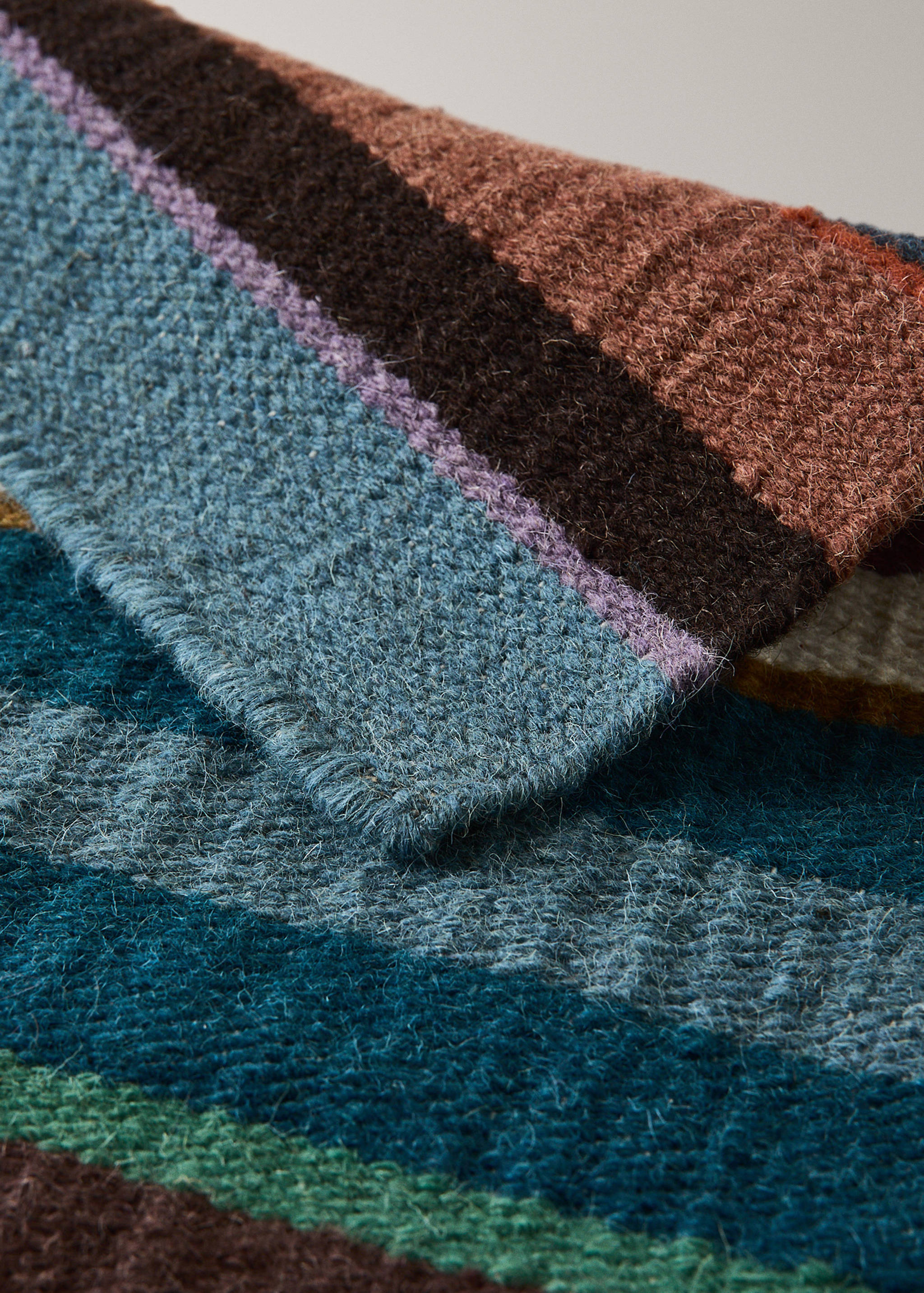 Large striped wool carpet - Details of the article 3