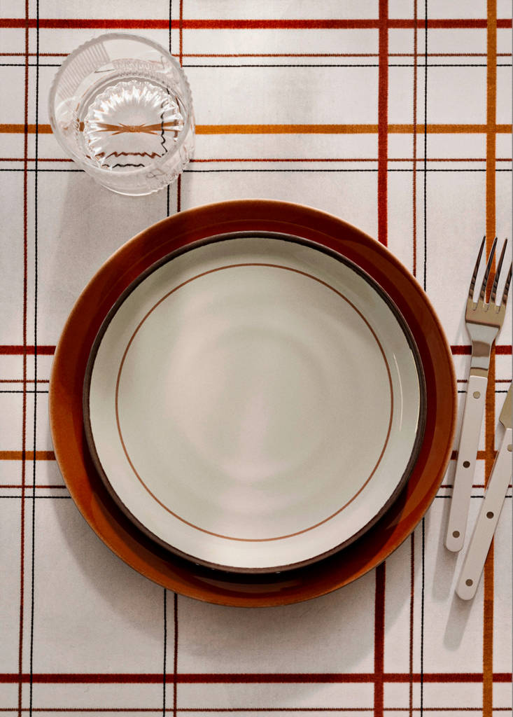 Hand-painted stoneware dessert plate — Leather